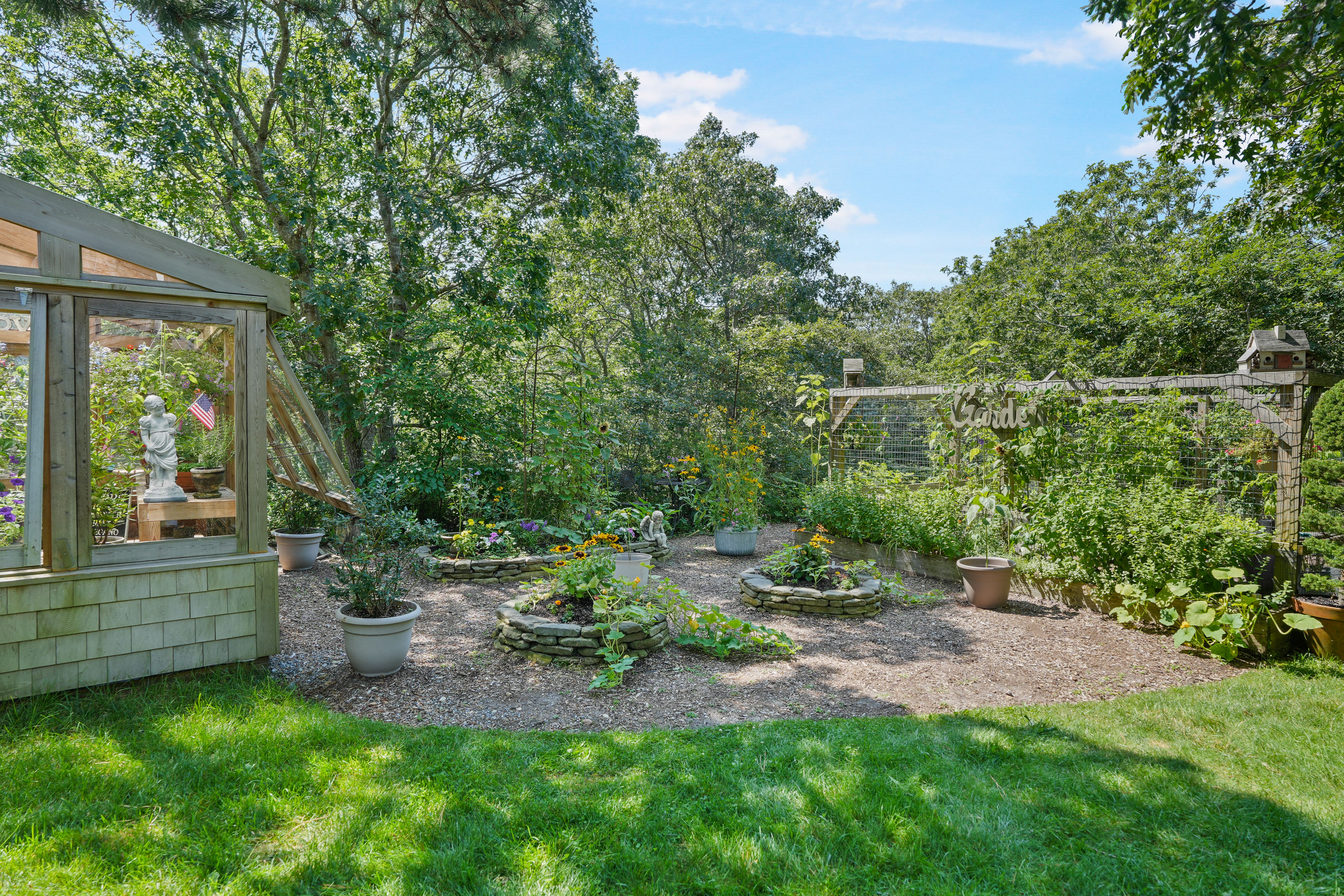  Versatile Edgartown Oasis with Home & Business Potential - 物件實景