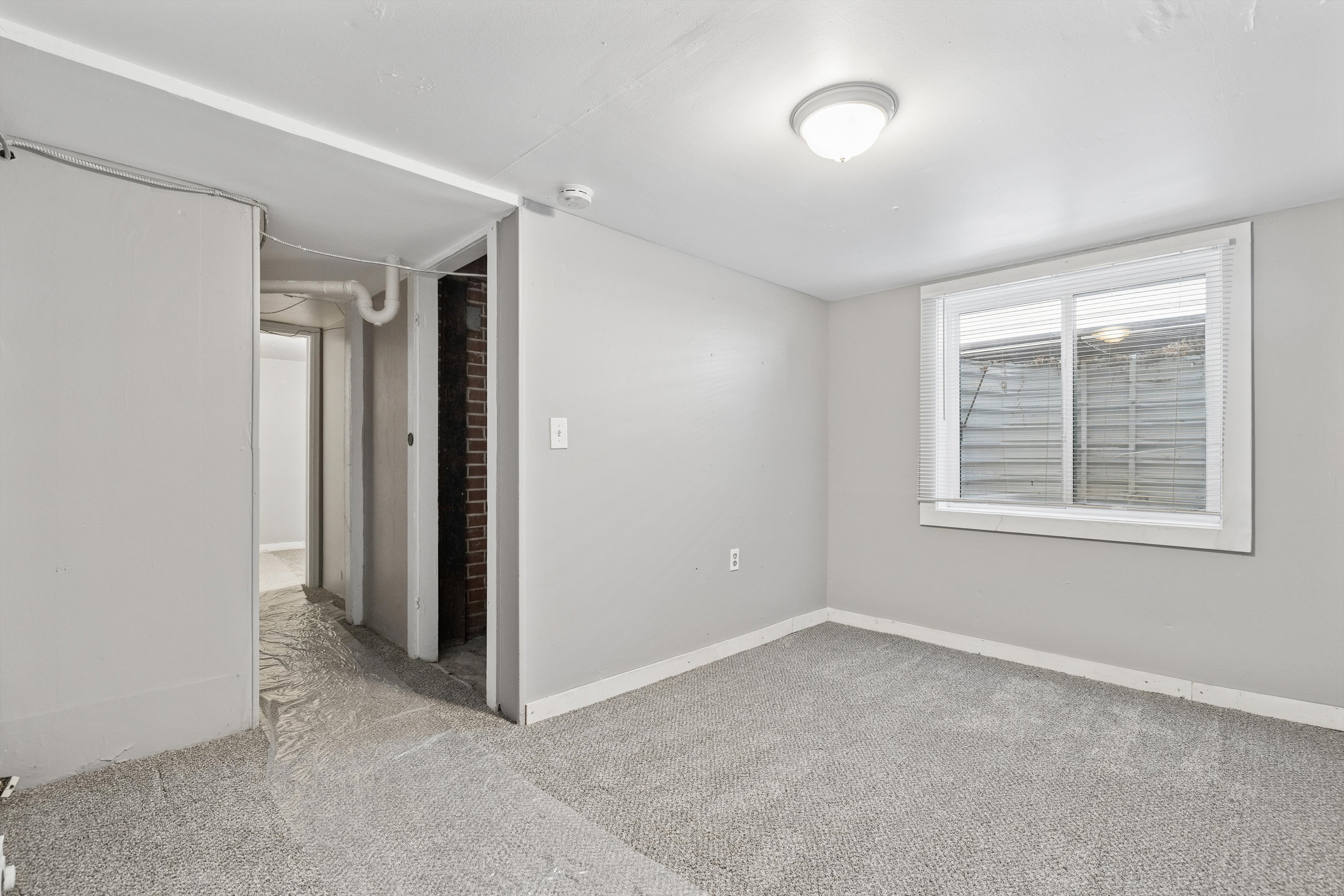  A rare opportunity to own a three-unit residential income property designed for - 物件實景
