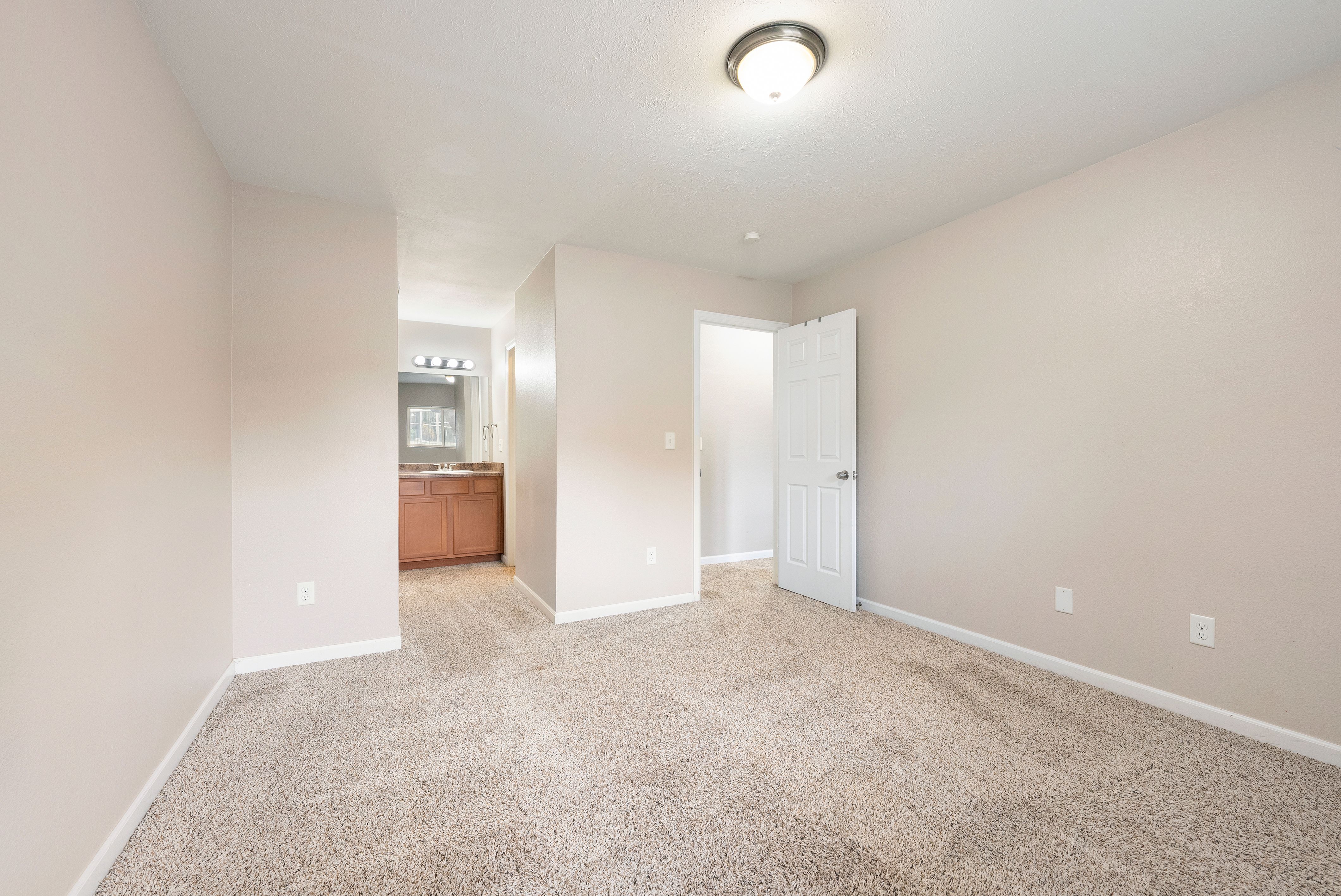  Effortless Living in This 2 Bed 2 Bath Condo - 物件實景