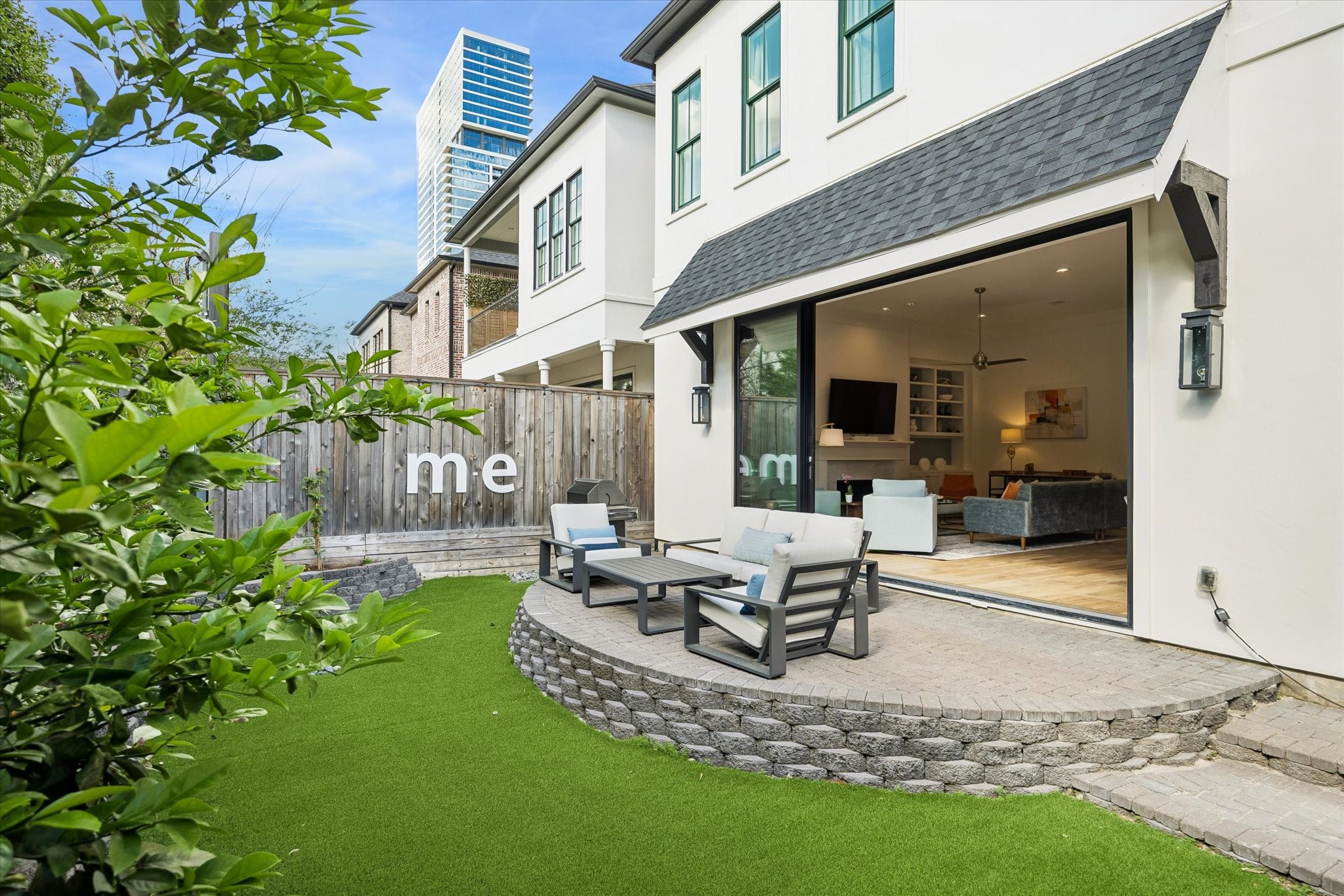  3020 Lake Street - 物件實景