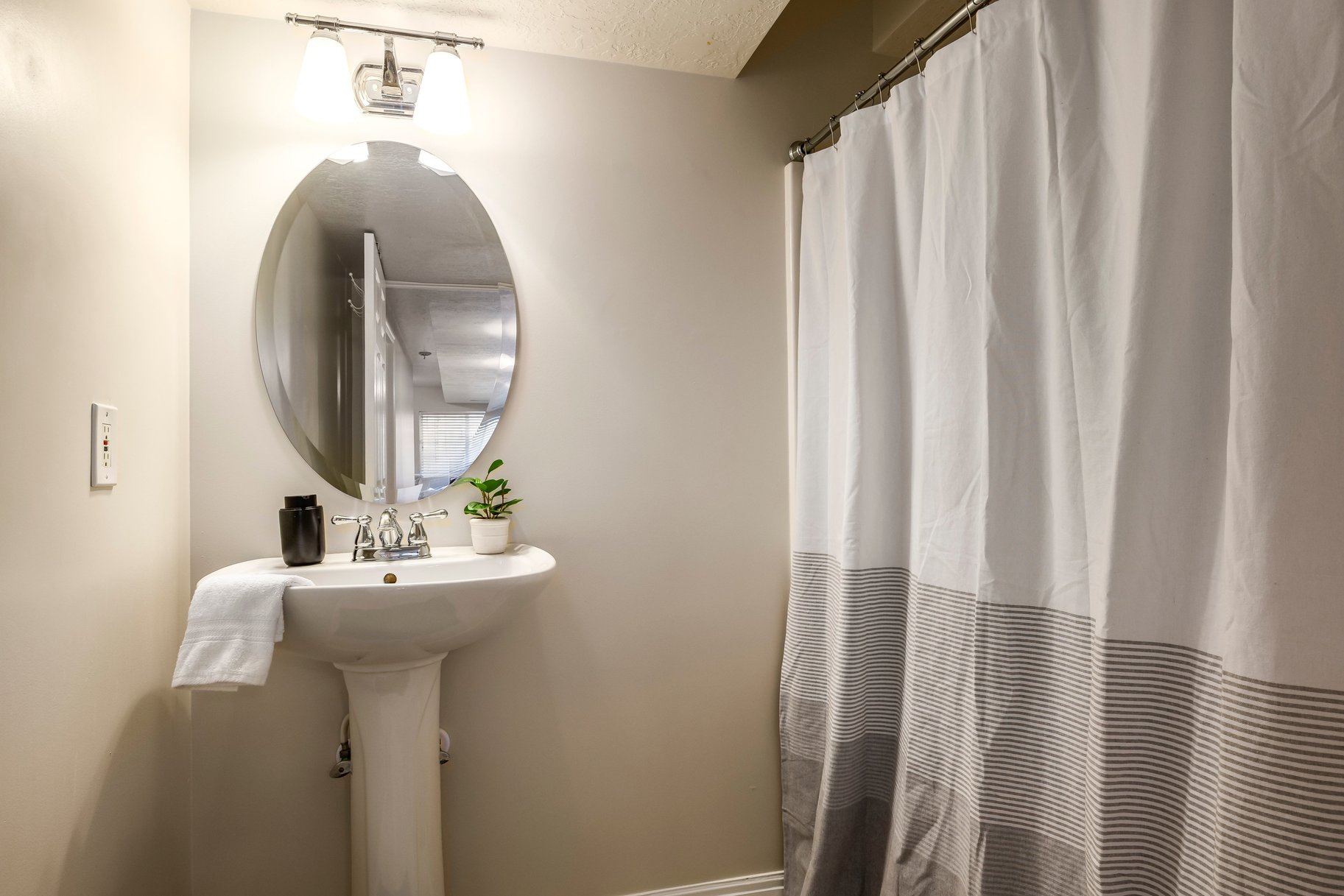  Quiet Cul De Sac & Life Above the City - 物件實景