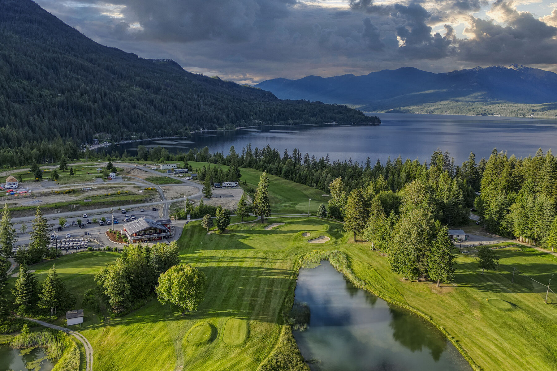  Kootenay Private Waterfront - 物件實景