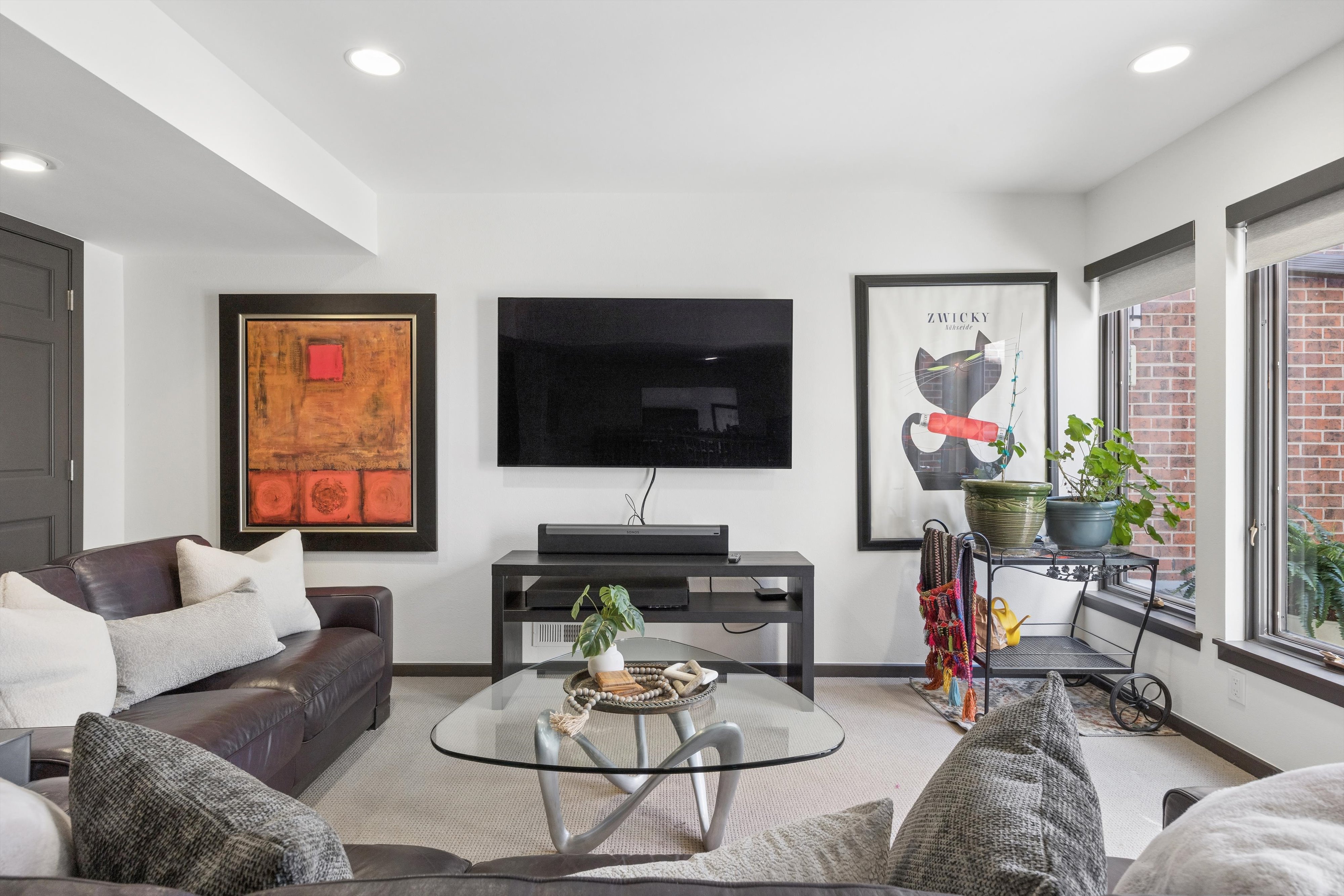  A Rare Offering: Five Bedrooms & Four Bathrooms Thoughtfully Designed Townhome - 物件實景