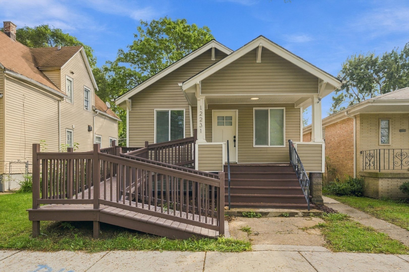 Lowe Ave, Chicago, IL 60628 #1