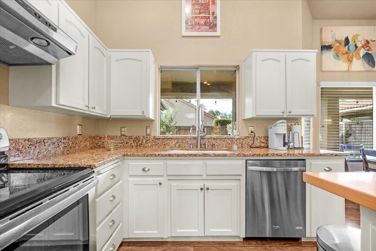 Fresno, California, 93720, United States, 5 Bedrooms Bedrooms, ,3 BathroomsBathrooms,Residential,For Sale,1981916