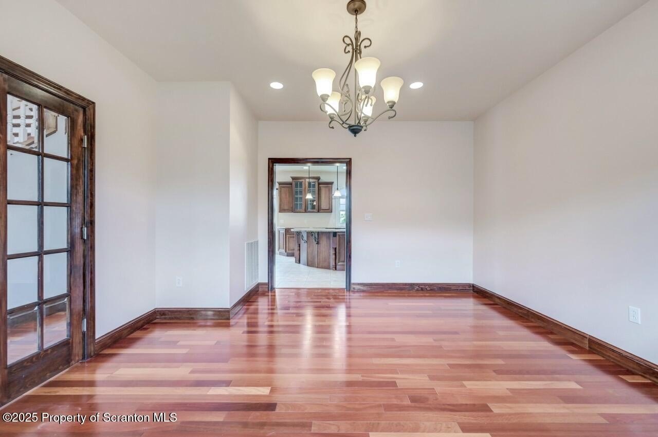 Throop, Pennsylvania, 18512, United States, 3 Bedrooms Bedrooms, ,3 BathroomsBathrooms,Residential,For Sale,1889511
