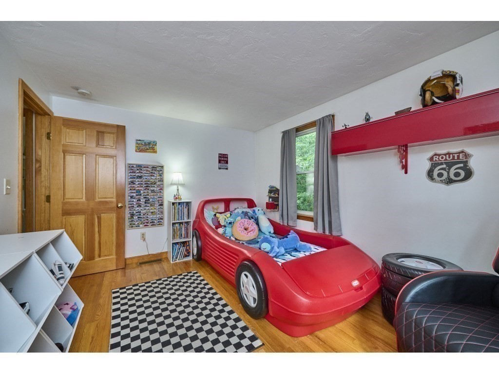 Stoughton, Massachusetts, 02072, United States, 7 Bedrooms Bedrooms, ,5 BathroomsBathrooms,Residential,For Sale,1943910