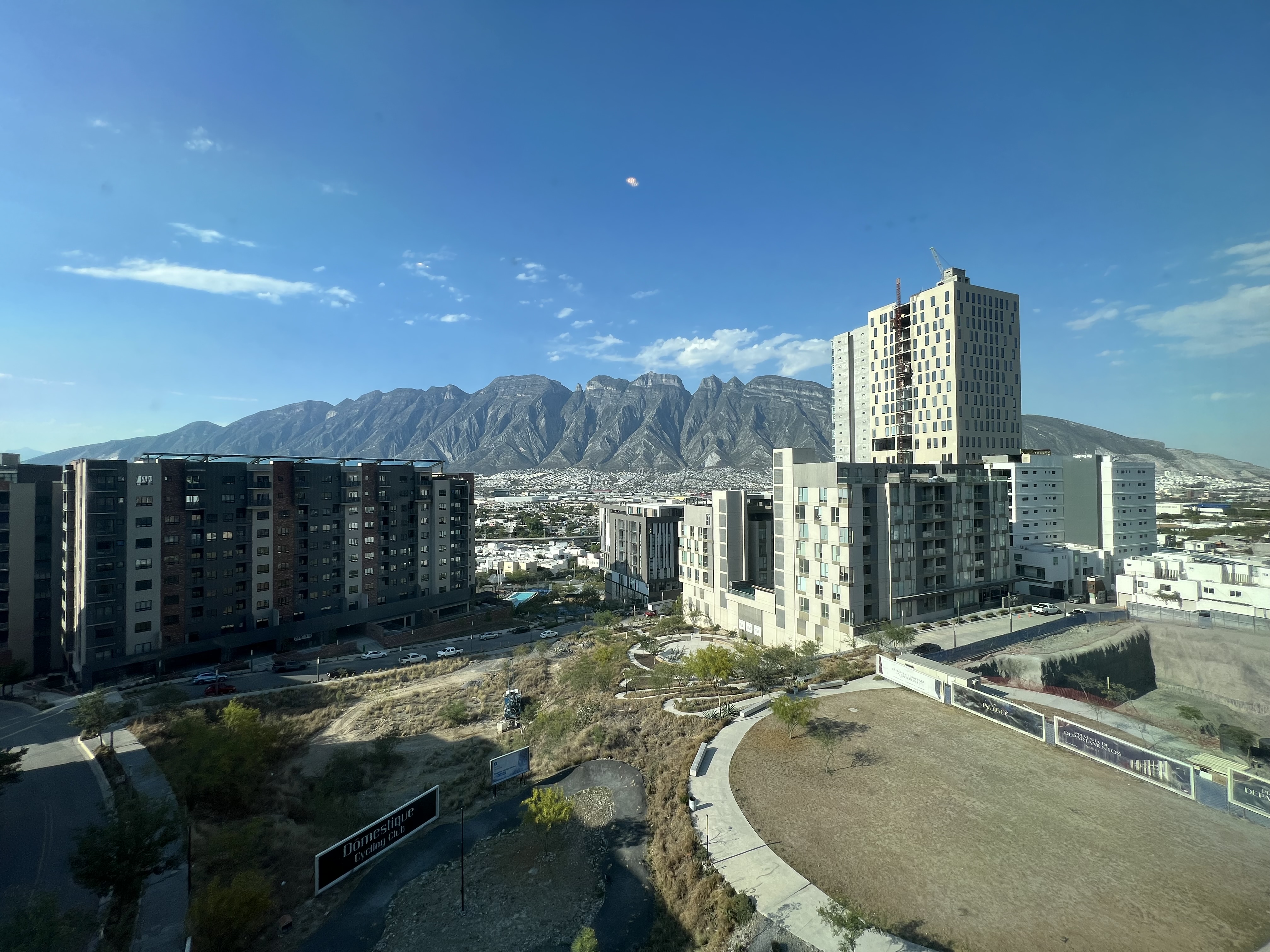  Modern Turnkey Apartment with Panoramic Mountain Views - 物件實景