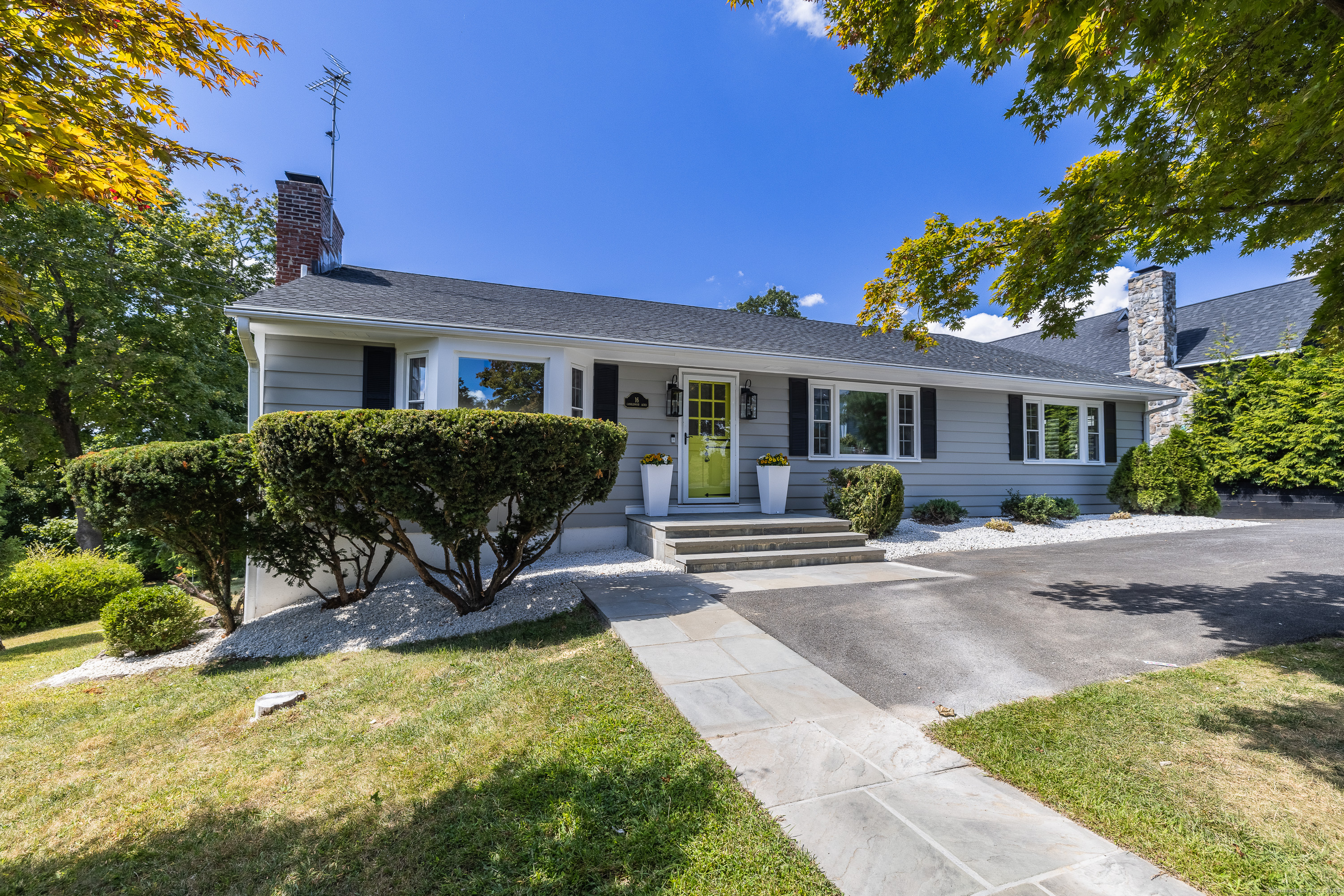 Brookfield, Connecticut, 06804, United States, 3 Bedrooms Bedrooms, ,4 BathroomsBathrooms,Residential,For Sale,1940398