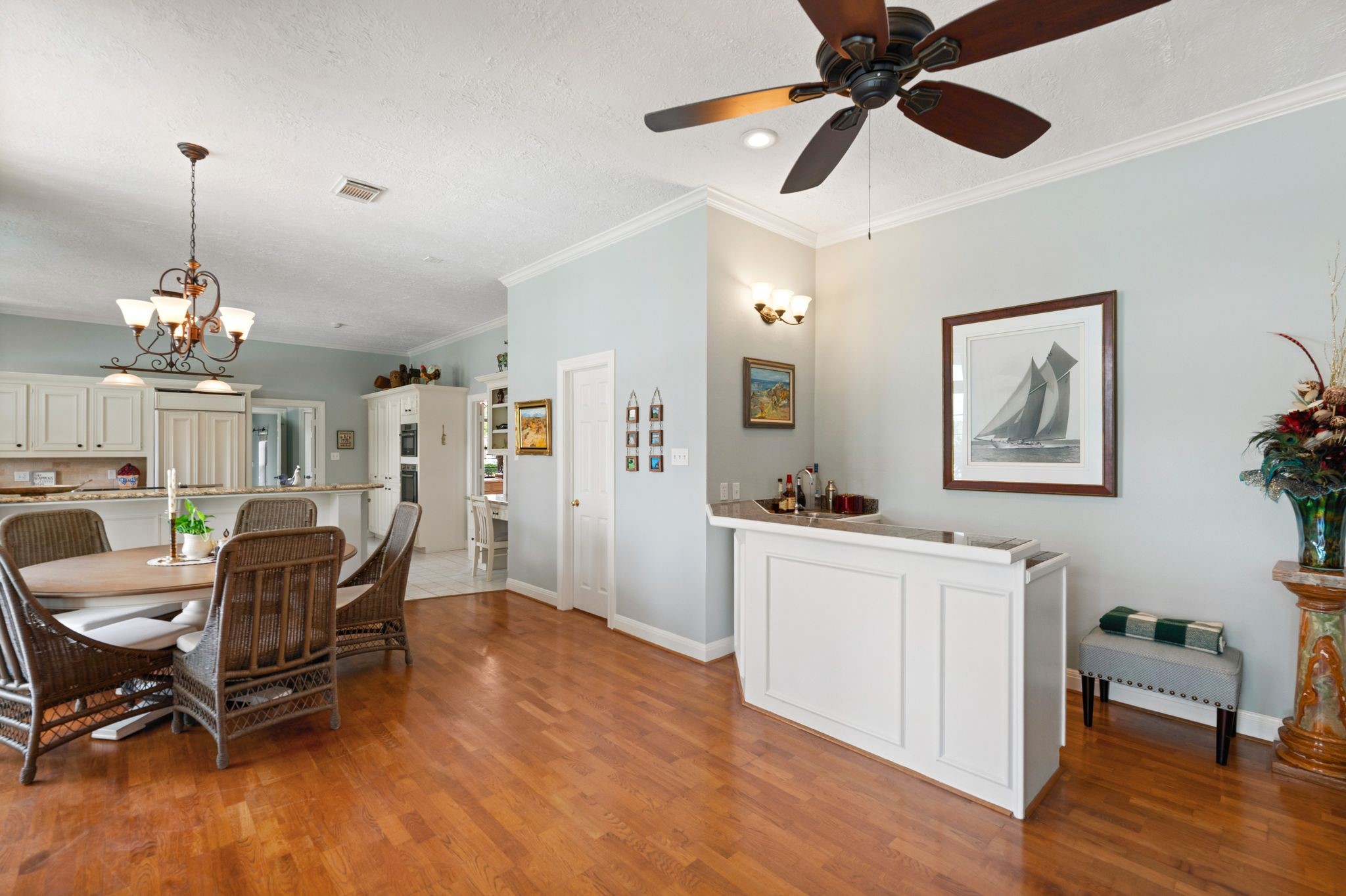  2207 Twin Oaks Boulevard - 物件實景