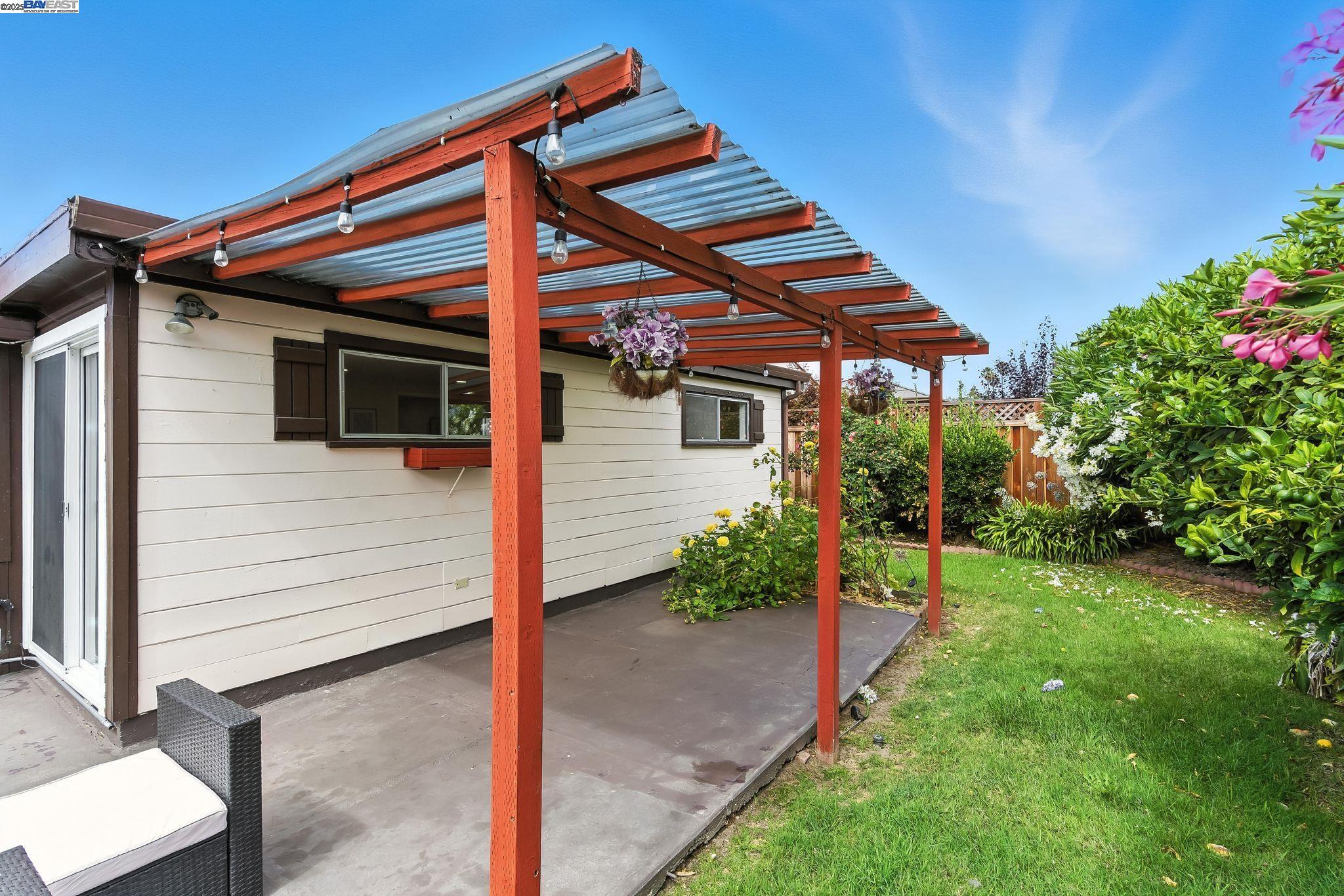 Newark, California, 94560, United States, 3 Bedrooms Bedrooms, ,2 BathroomsBathrooms,Residential,For Sale,1947104