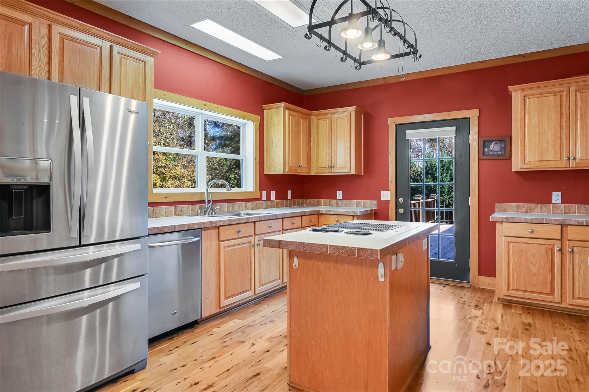 Hendersonville, North Carolina, 28792, United States, 3 Bedrooms Bedrooms, ,3 BathroomsBathrooms,Residential,For Sale,1958390