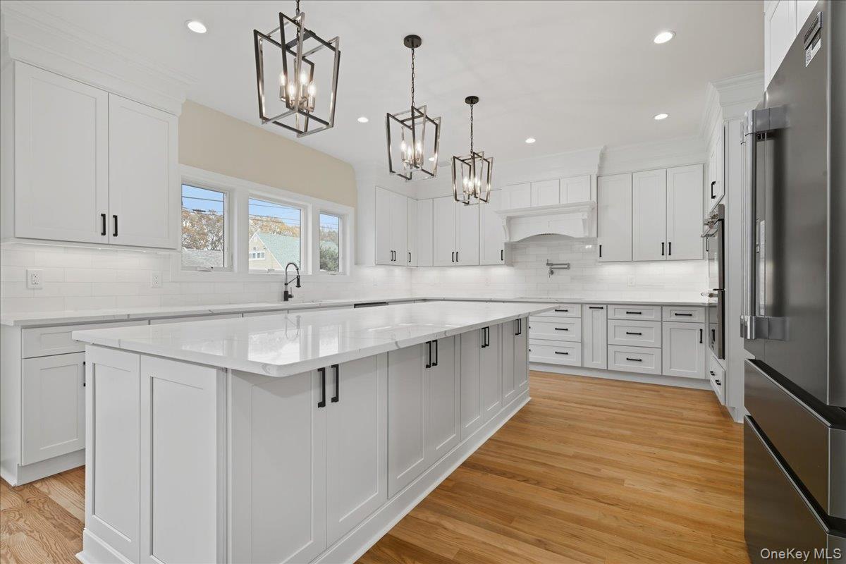 Westbury, New York, 11590, United States, 5 Bedrooms Bedrooms, ,5 BathroomsBathrooms,Residential,For Sale,1991038