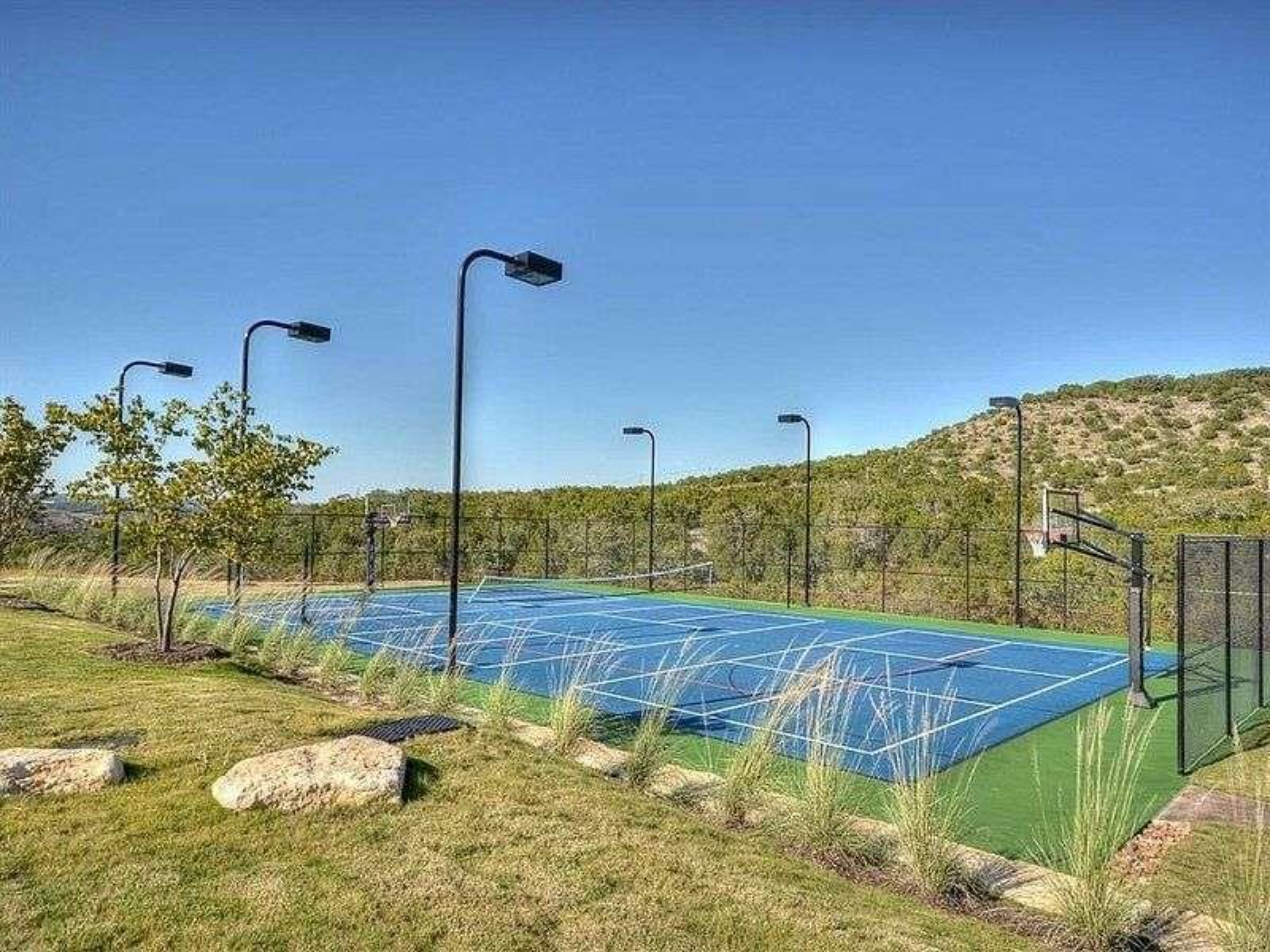  Beautifully Updated on a Prime Greenbelt Lot - 物件實景