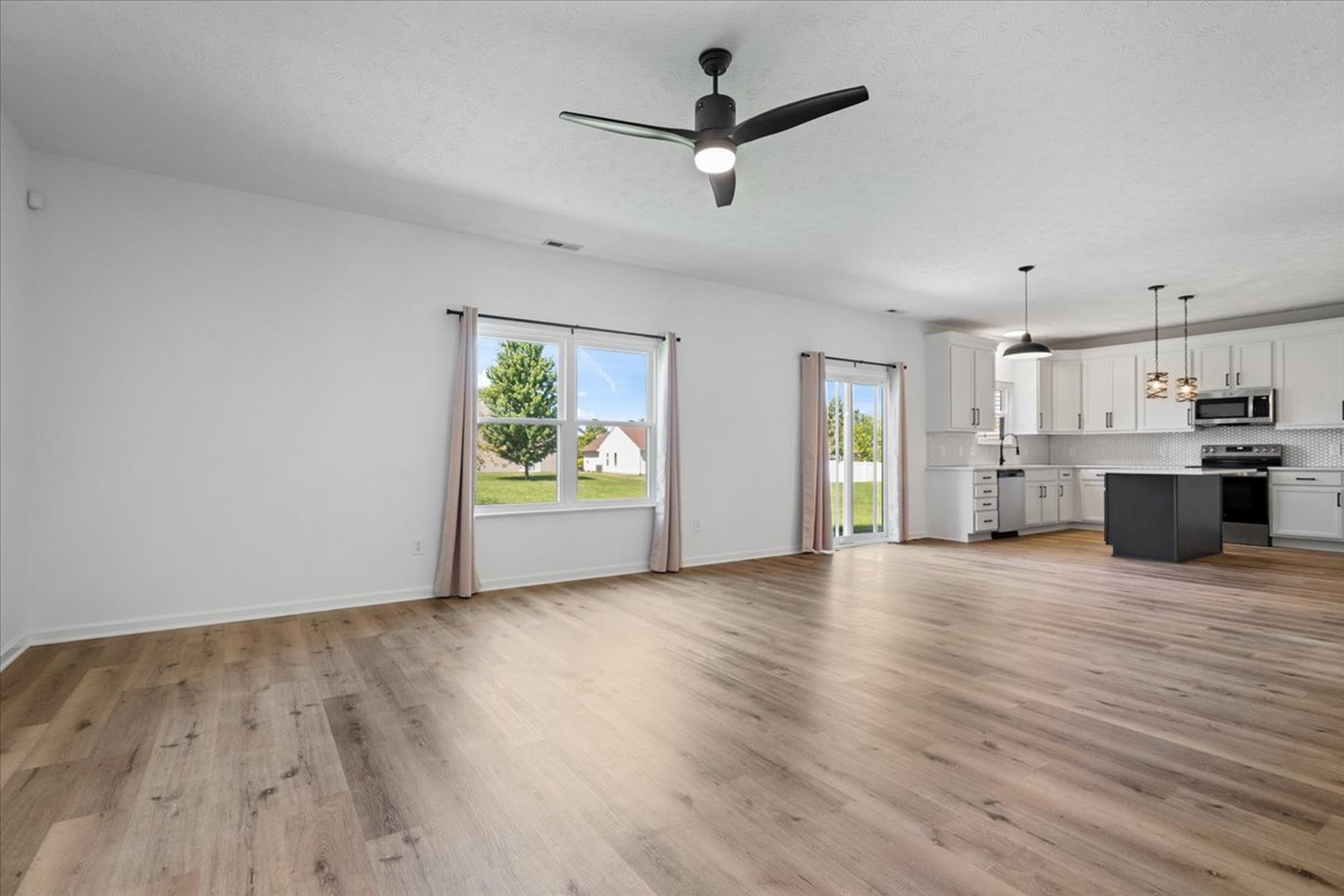  Completely Remodeled Four Bedroom Home on Oversized Lot - 物件實景