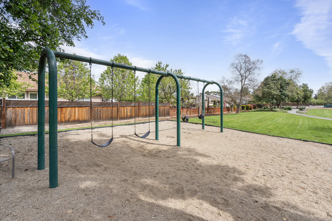 Hollister, California, 95023, United States, 3 Bedrooms Bedrooms, ,2 BathroomsBathrooms,Residential,For Sale,1882231
