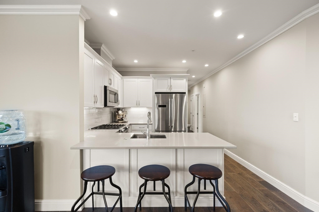 Wakefield, Massachusetts, 01880, United States, 2 Bedrooms Bedrooms, ,2 BathroomsBathrooms,Residential,For Sale,2040017