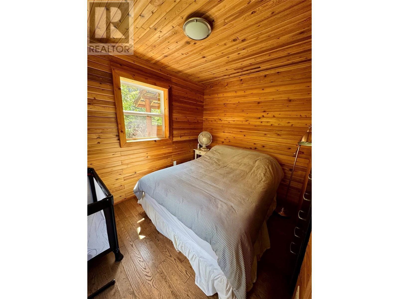 SICAMOUS, British Columbia, V0E 2V0, CA, 3 Bedrooms Bedrooms, ,2 BathroomsBathrooms,Residential,For Sale,1838077