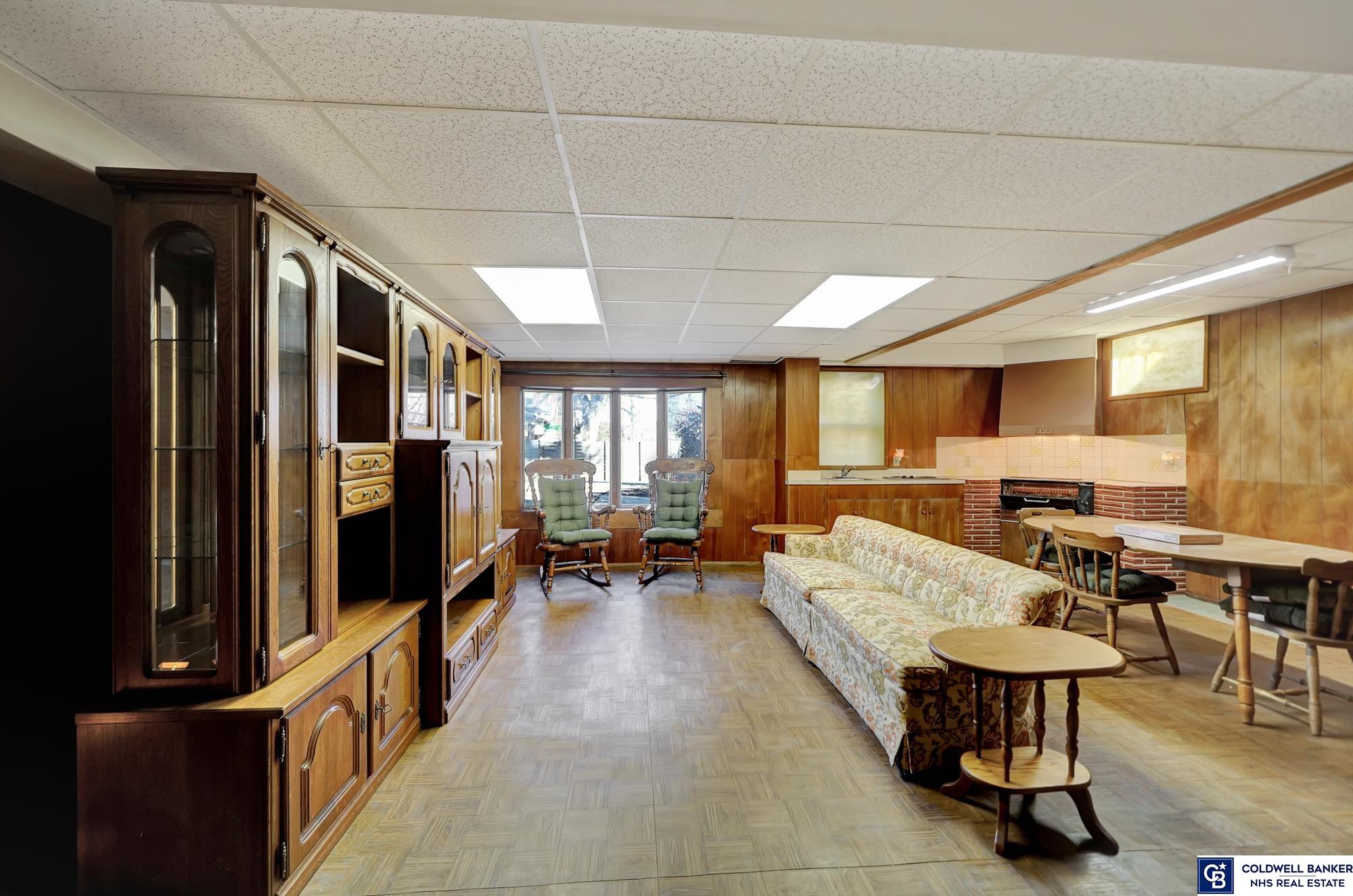Lincoln, Nebraska, 68510, United States, 6 Bedrooms Bedrooms, ,2 BathroomsBathrooms,Residential,For Sale,1796246