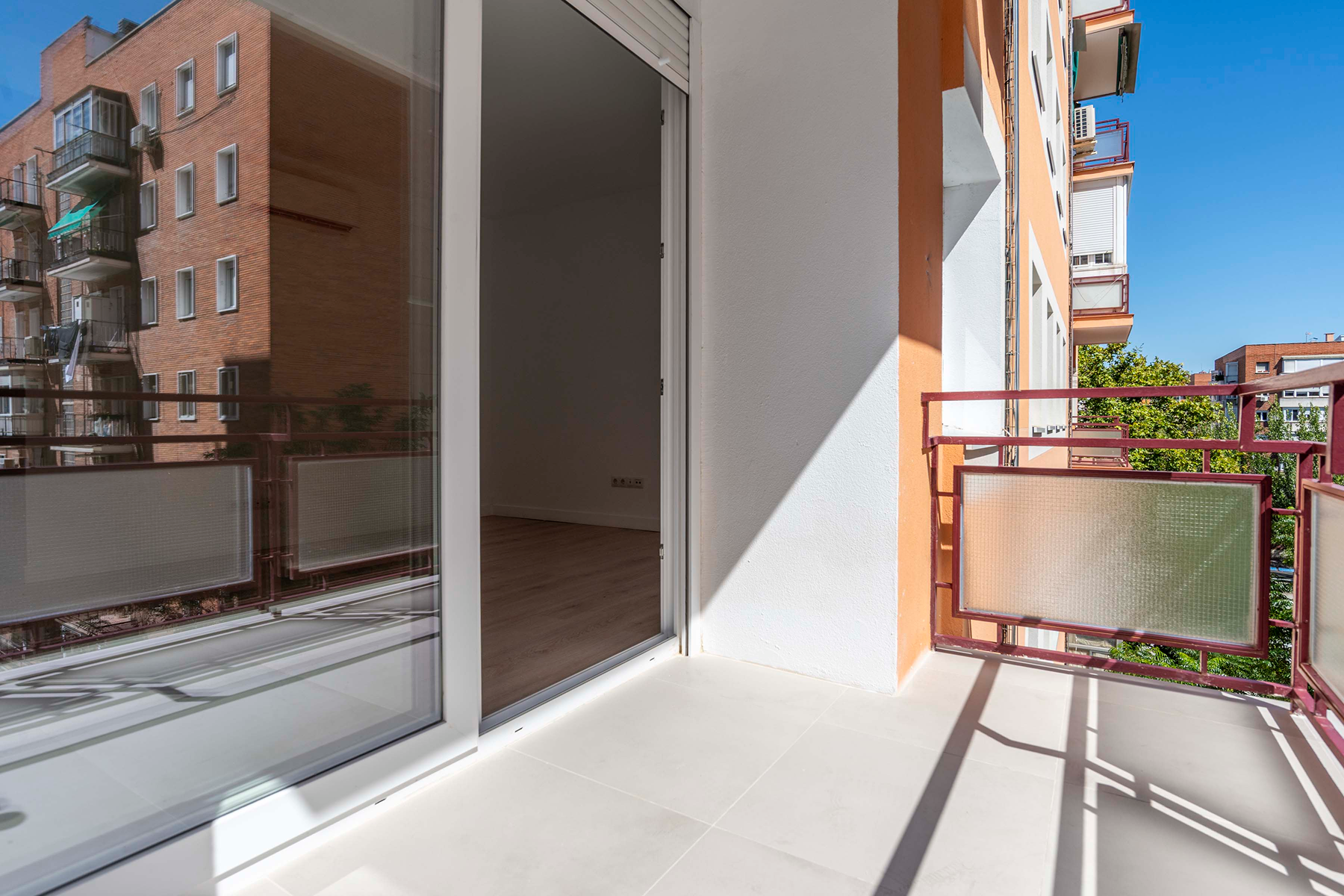  2-bedroom flat with small terrace, renovated and ready to move in - 物件實景