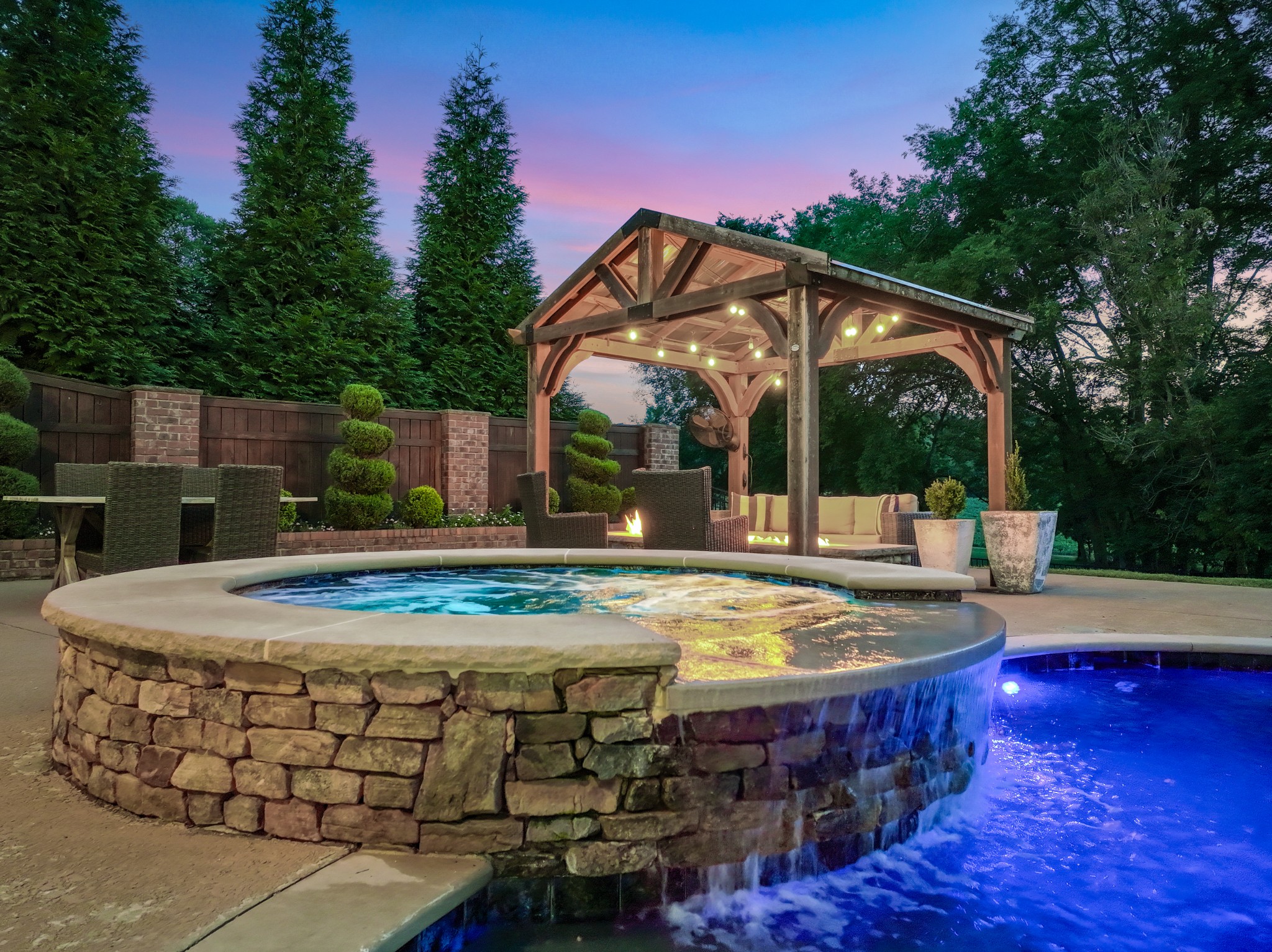 Clarksville, Tennessee, 37043, United States, 4 Bedrooms Bedrooms, ,5 BathroomsBathrooms,Residential,For Sale,1825421