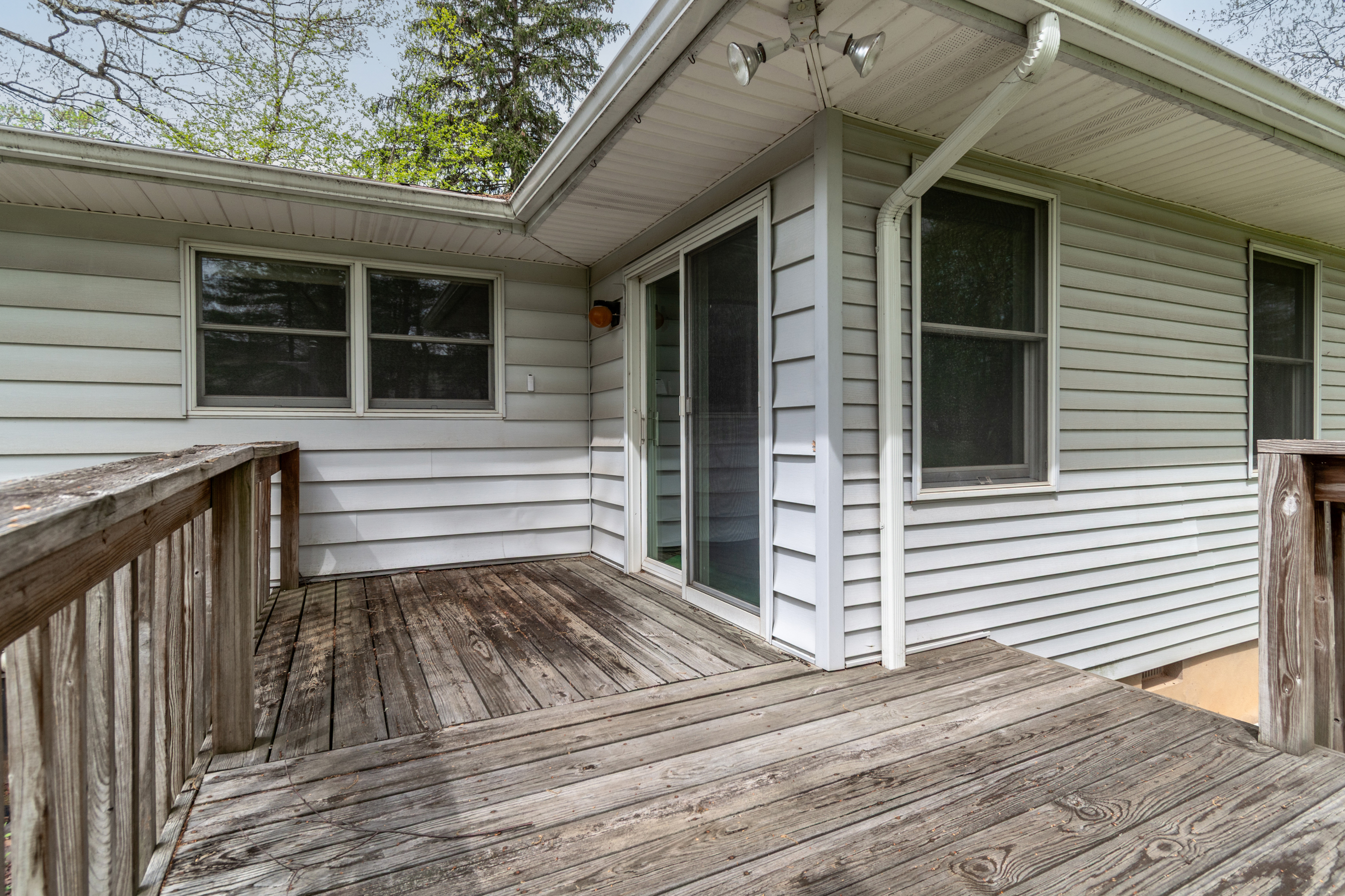  Solid Home with Workshop Space and Room to Grow - 物件實景