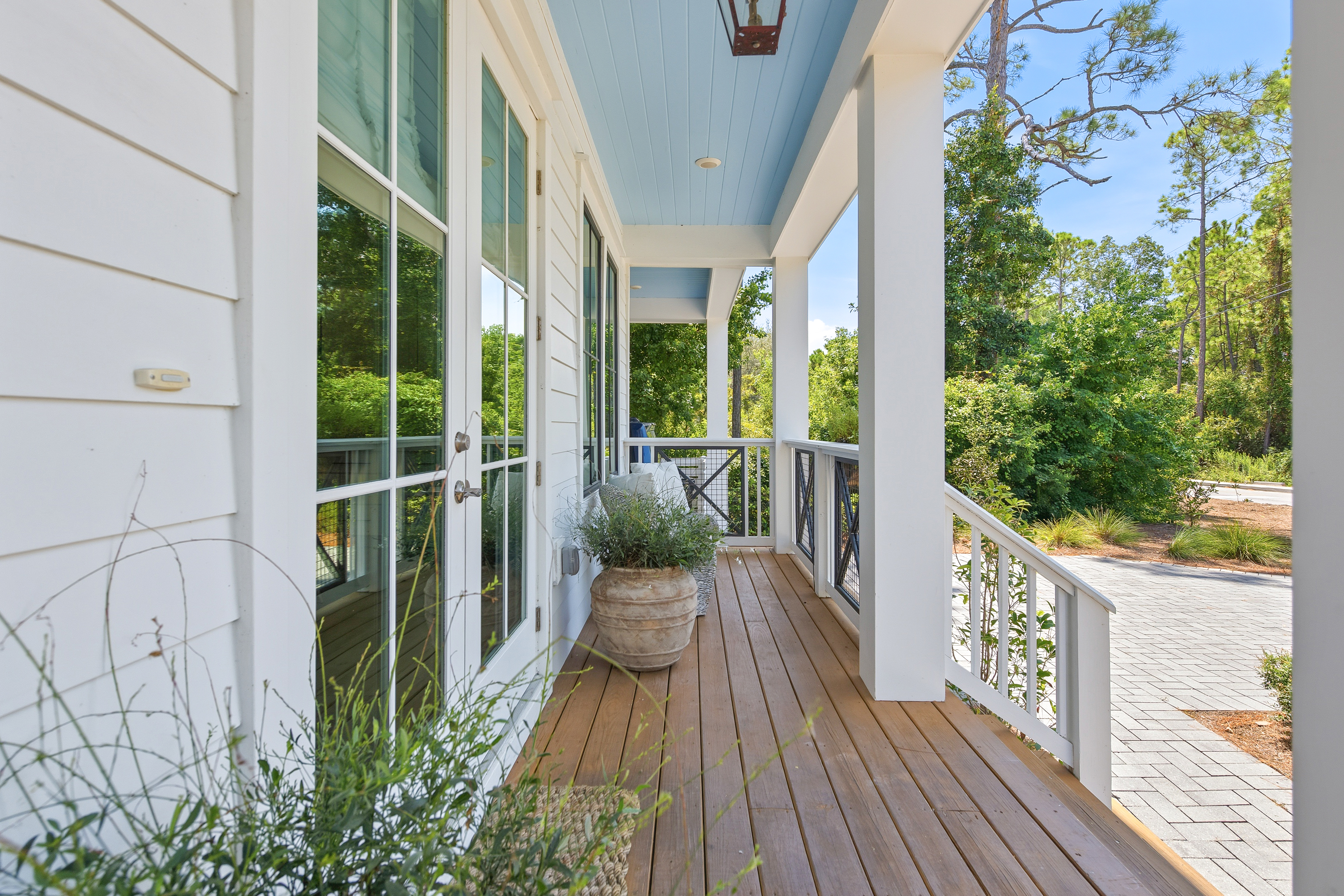  Turnkey Coastal Luxury Across From Eastern Lake And Steps To The Gulf - 物件實景