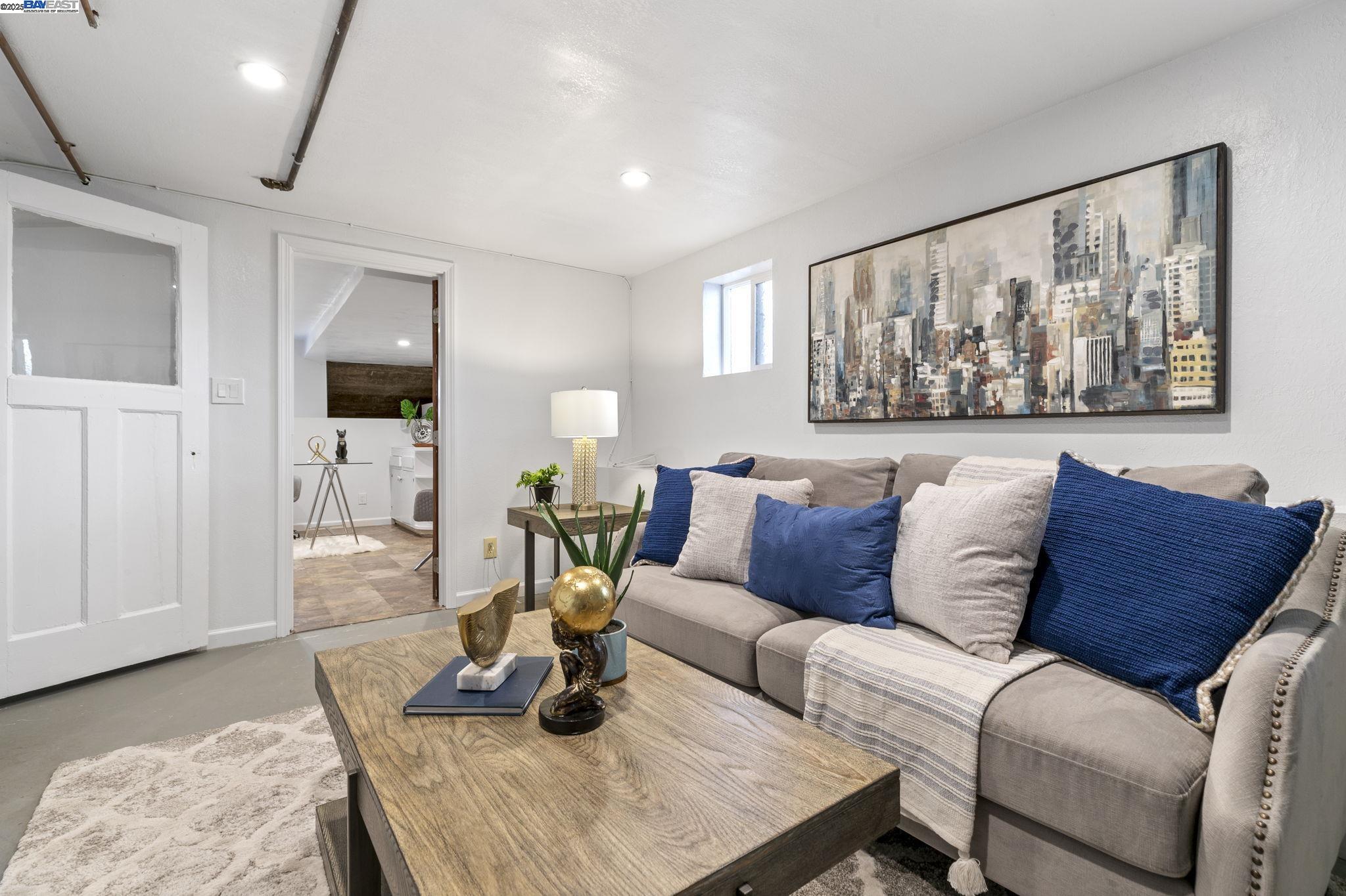 Oakland, California, 94606, United States, 3 Bedrooms Bedrooms, ,2 BathroomsBathrooms,Residential,For Sale,1839089