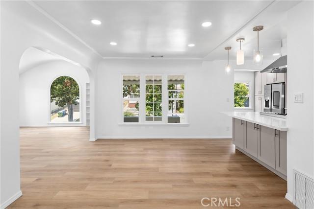 Los Angeles, California, 90043, United States, 3 Bedrooms Bedrooms, ,2 BathroomsBathrooms,Residential,For Sale,1909410
