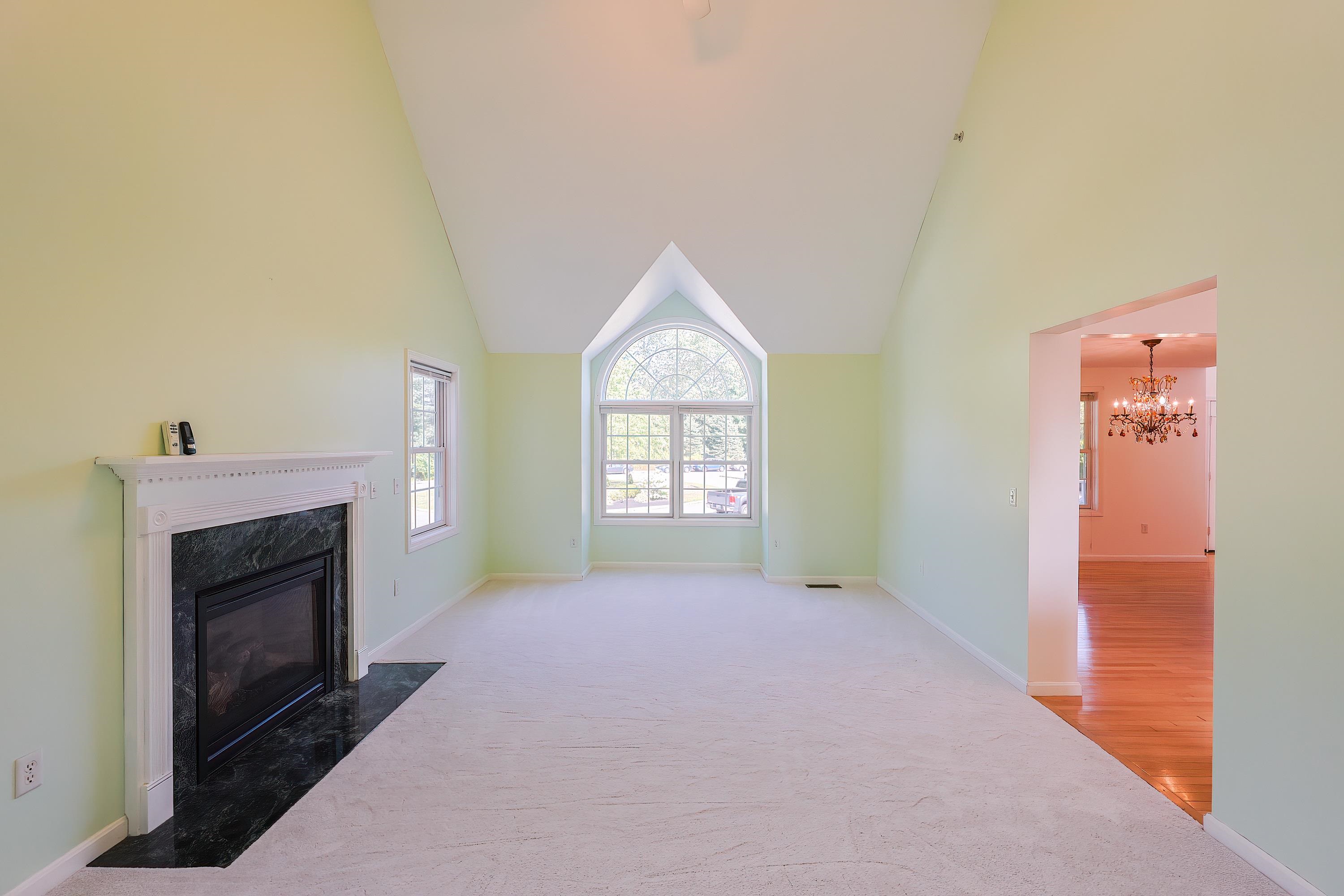 Derry, New Hampshire, 03038, United States, 3 Bedrooms Bedrooms, ,2 BathroomsBathrooms,Residential,For Sale,1926194
