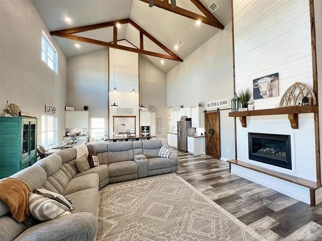 Tahlequah, Oklahoma, 74464, United States, 6 Bedrooms Bedrooms, ,4 BathroomsBathrooms,Residential,For Sale,1982576