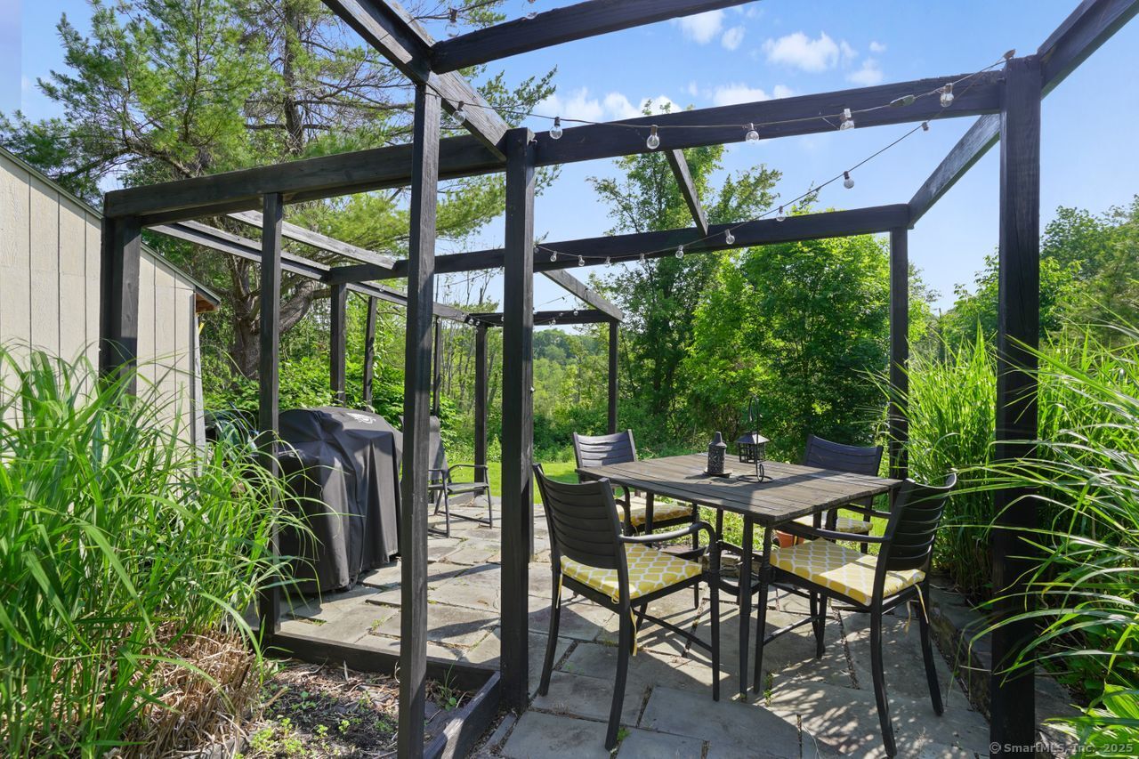 Redding, Connecticut, 06896, United States, 2 Bedrooms Bedrooms, ,1 BathroomBathrooms,Residential,For Sale,1920127