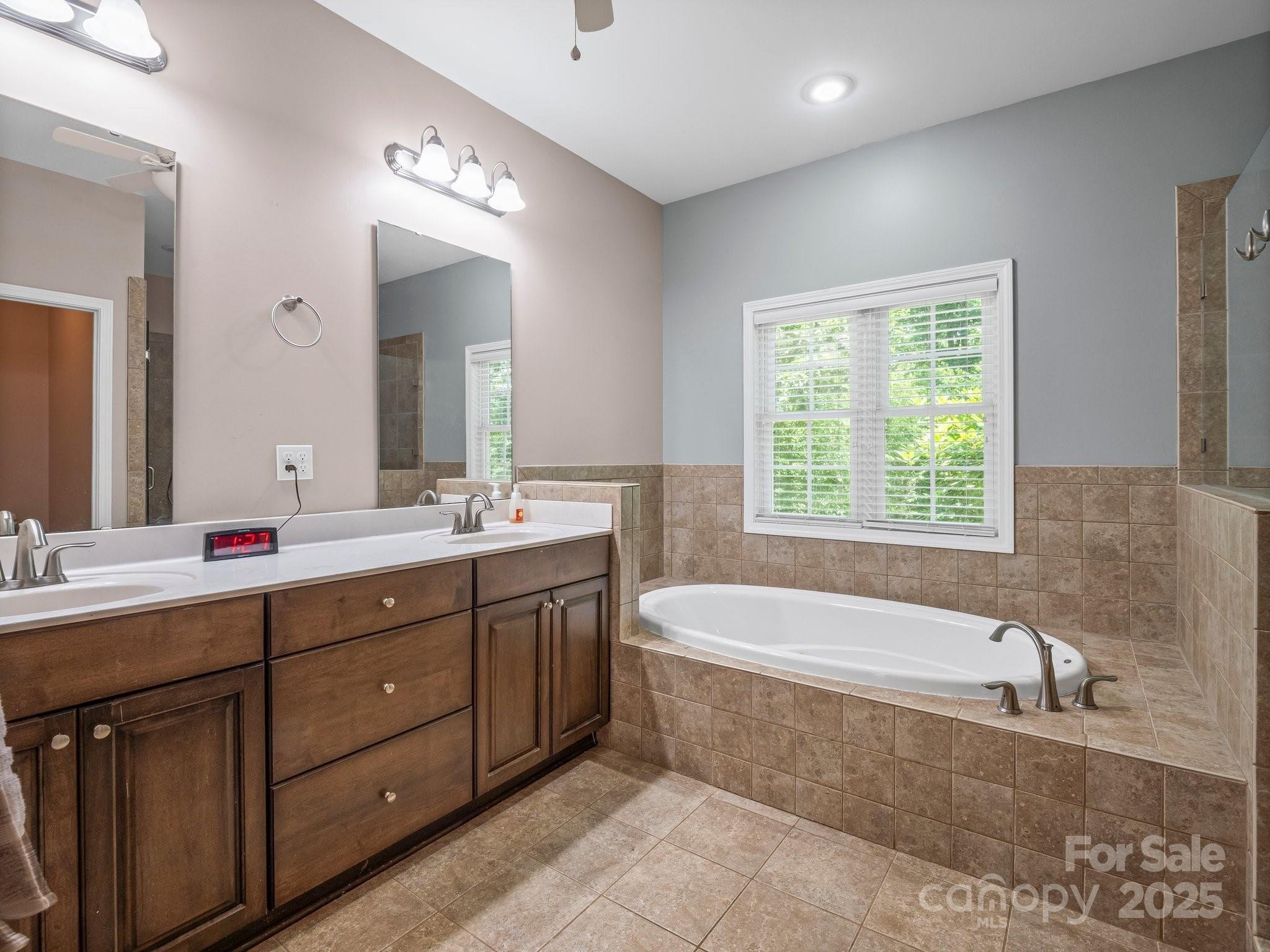 Lincolnton, North Carolina, 28092, United States, 4 Bedrooms Bedrooms, ,4 BathroomsBathrooms,Residential,For Sale,1864704
