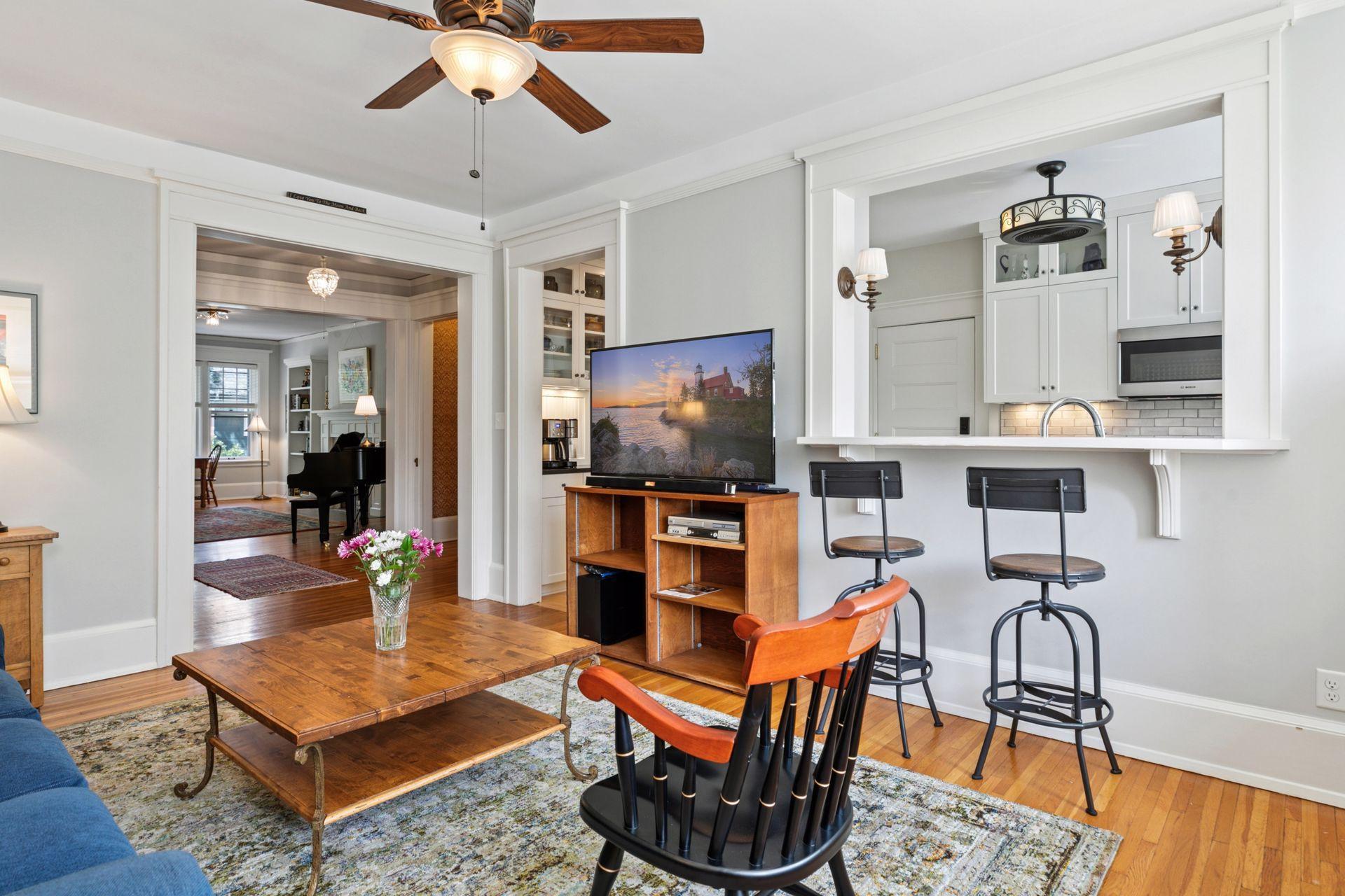 Saint Paul, Minnesota, 55102, United States, 3 Bedrooms Bedrooms, ,1 BathroomBathrooms,Residential,For Sale,1940407