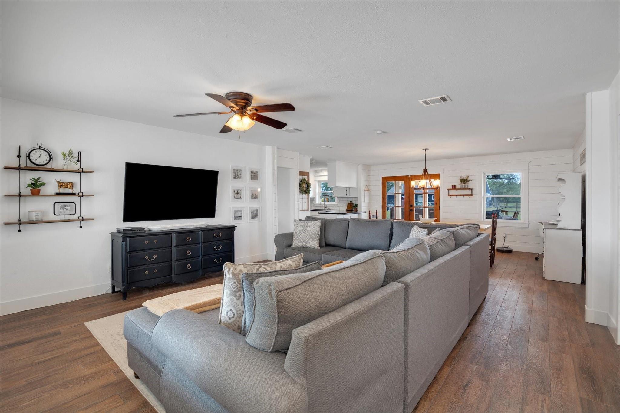 13708 Bohemian Hall Rd., Crosby, Texas, 77532, United States, 5 Bedrooms Bedrooms, ,3 BathroomsBathrooms,Residential,For Sale,13708 Bohemian Hall Rd.,1652216