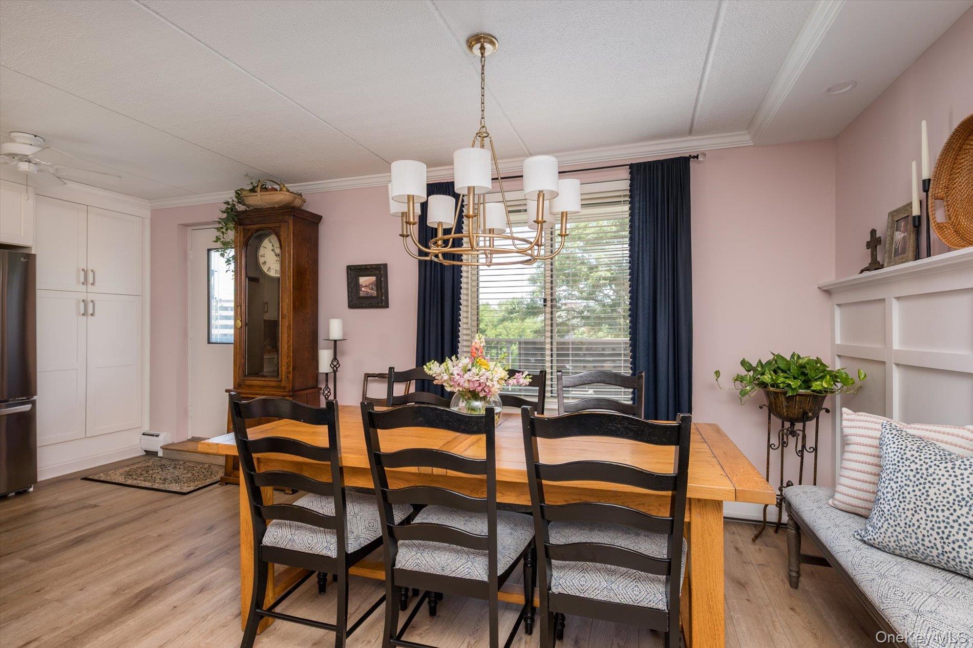  135 Post Avenue, Westbury, NY, 11590 - 物件實景
