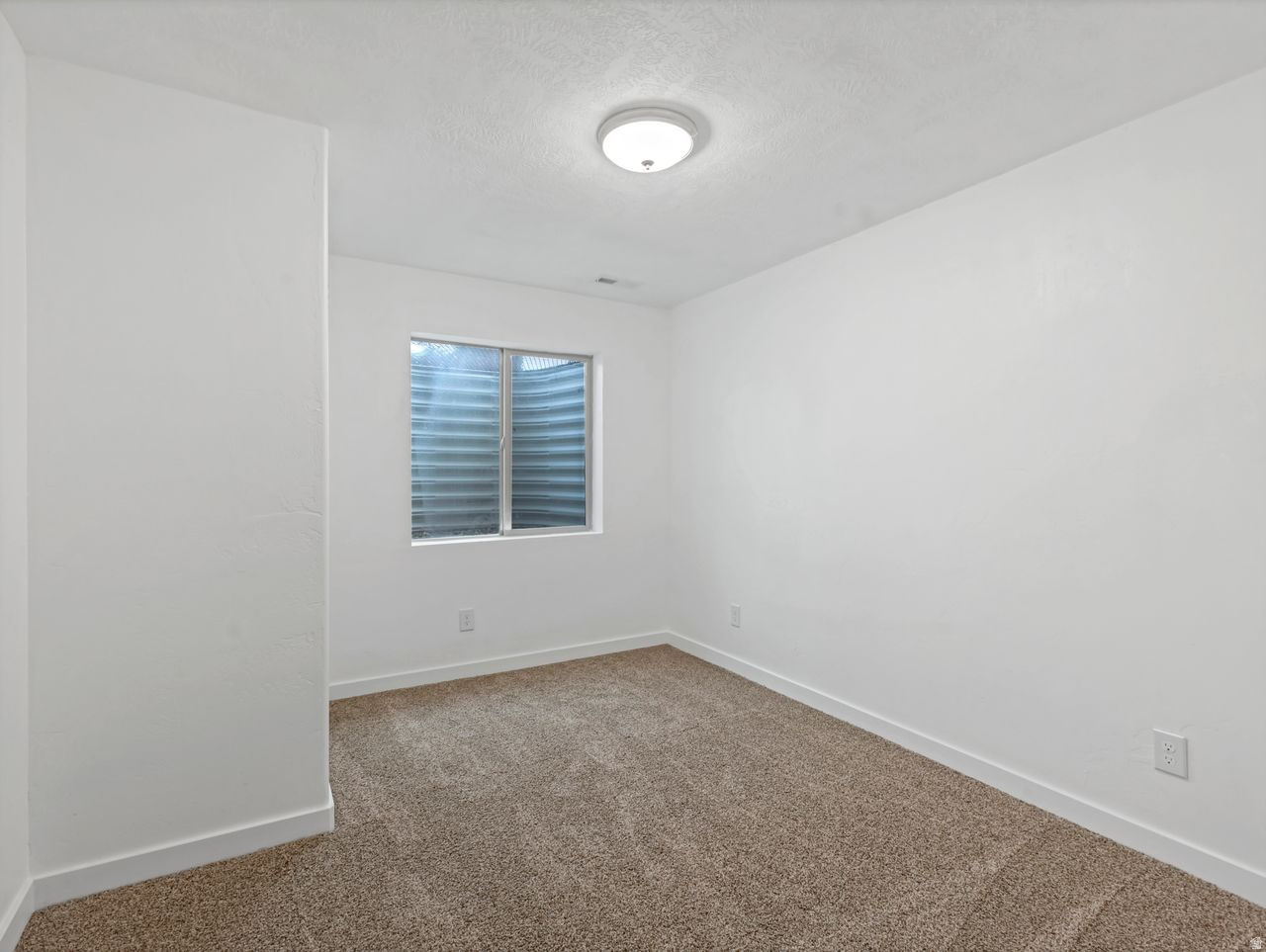 Grantsville, Utah, 84029, United States, 6 Bedrooms Bedrooms, ,3 BathroomsBathrooms,Residential,For Sale,2003482