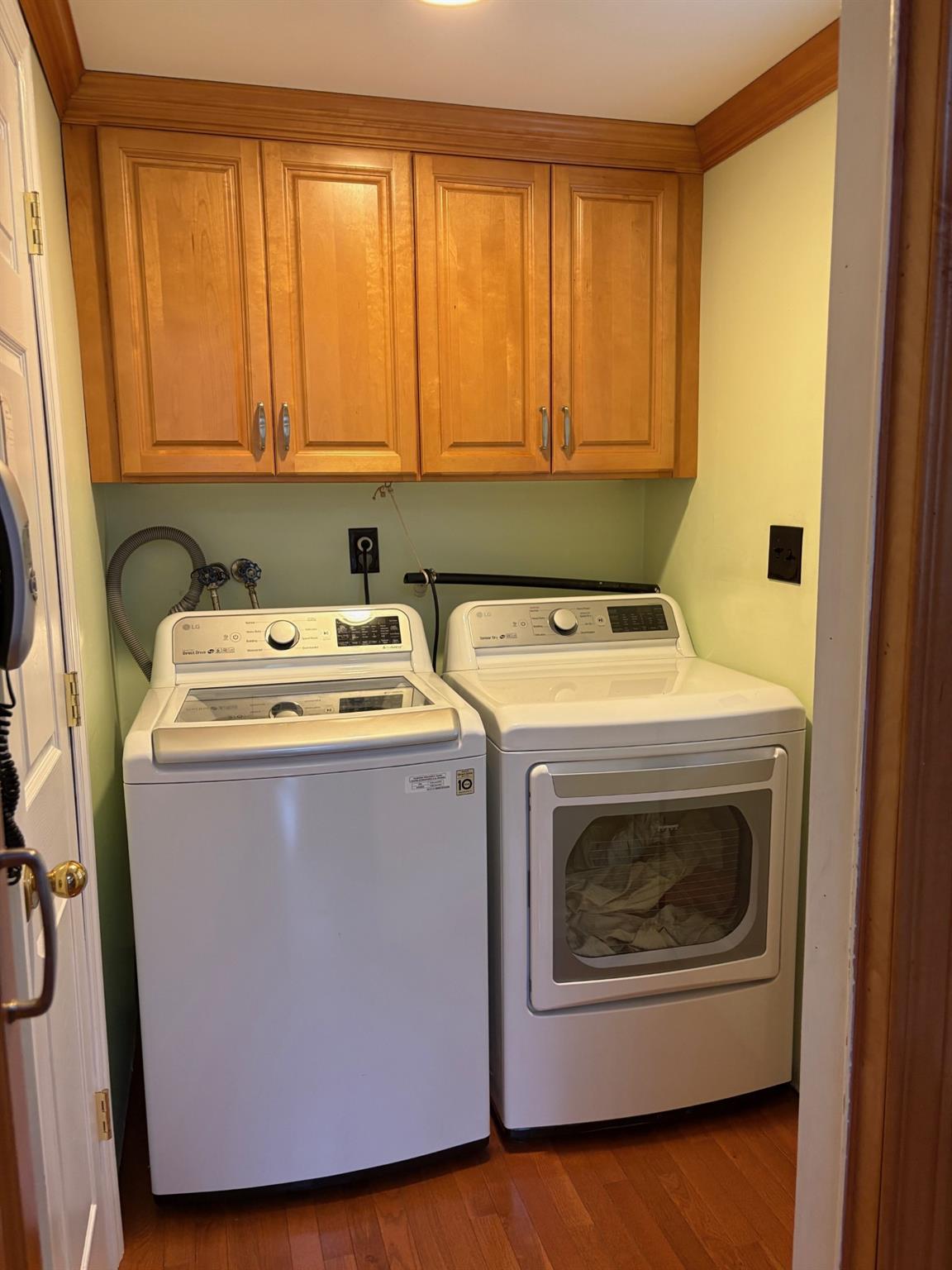 Hauppauge, New York, 11788, United States, 4 Bedrooms Bedrooms, ,3 BathroomsBathrooms,Residential,For Sale,1924109
