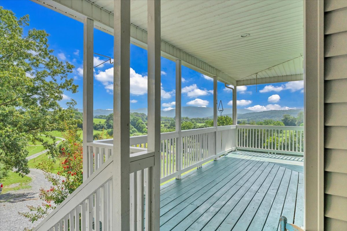 Buchanan, Virginia, 24066, United States, 5 Bedrooms Bedrooms, ,4 BathroomsBathrooms,Residential,For Sale,1900741