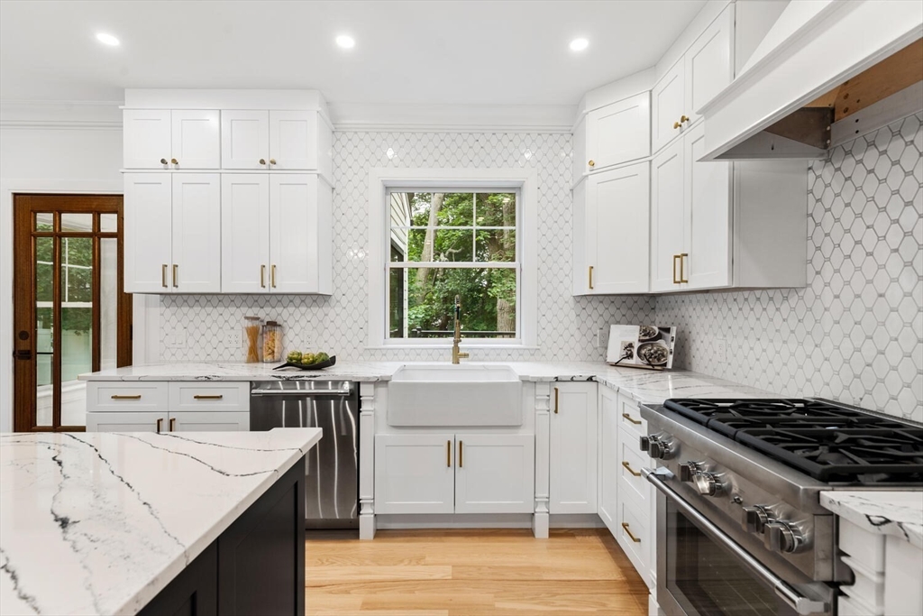 Winchester, Massachusetts, 01890, United States, 6 Bedrooms Bedrooms, ,5 BathroomsBathrooms,Residential,For Sale,1940960