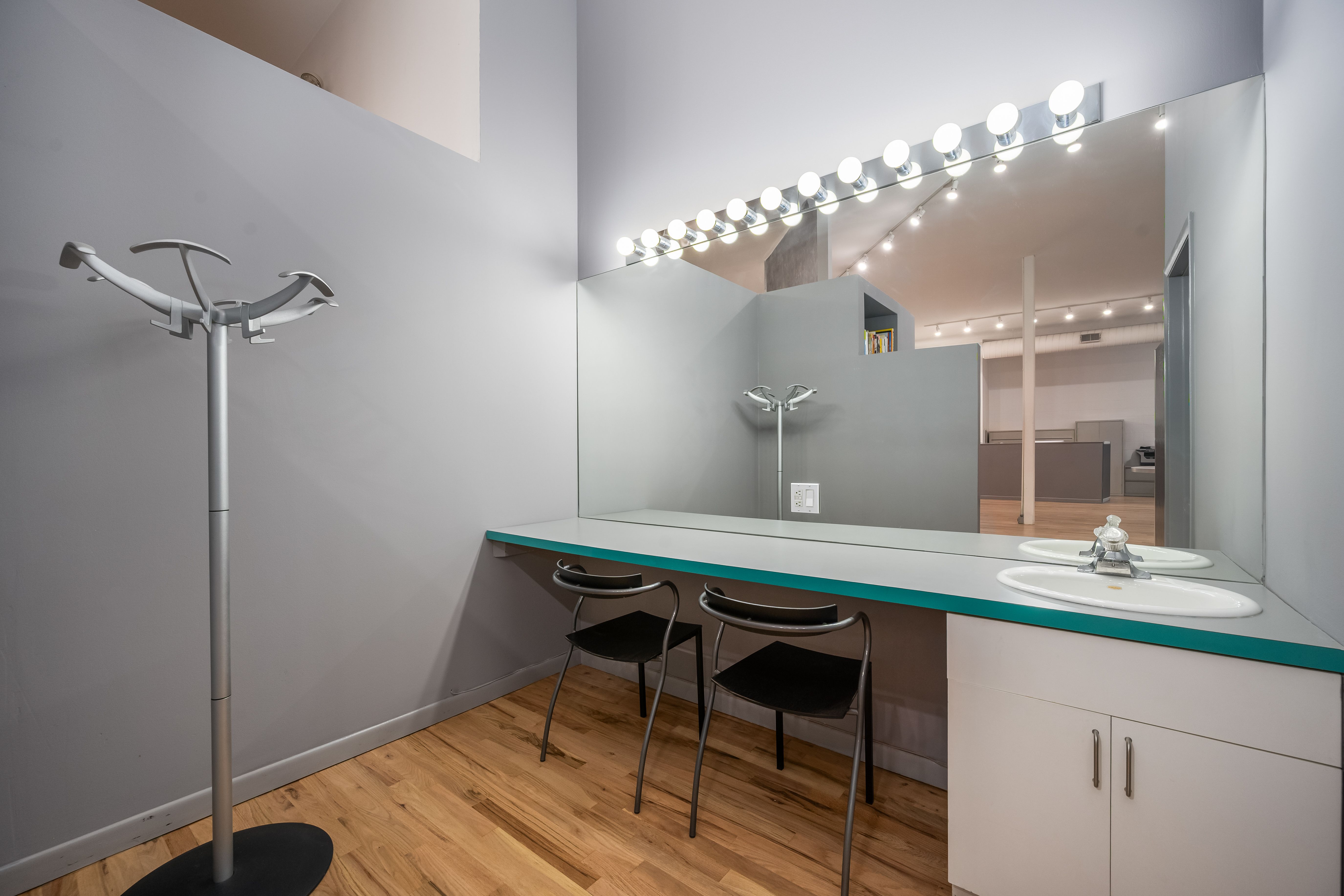  Rarely Available, Live/work Loft Sits in a Prime Fulton Market Boutique Complex - 物件實景