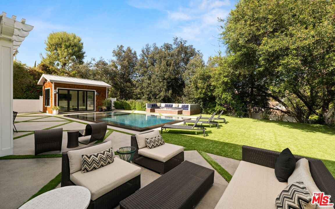 Encino, California, 91436, United States, 6 Bedrooms Bedrooms, ,7 BathroomsBathrooms,Residential,For Sale,1896144