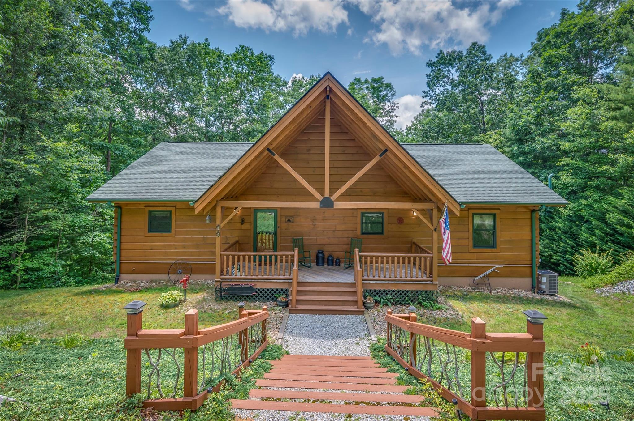 Saluda, North Carolina, 28773, United States, 3 Bedrooms Bedrooms, ,3 BathroomsBathrooms,Residential,For Sale,1978882