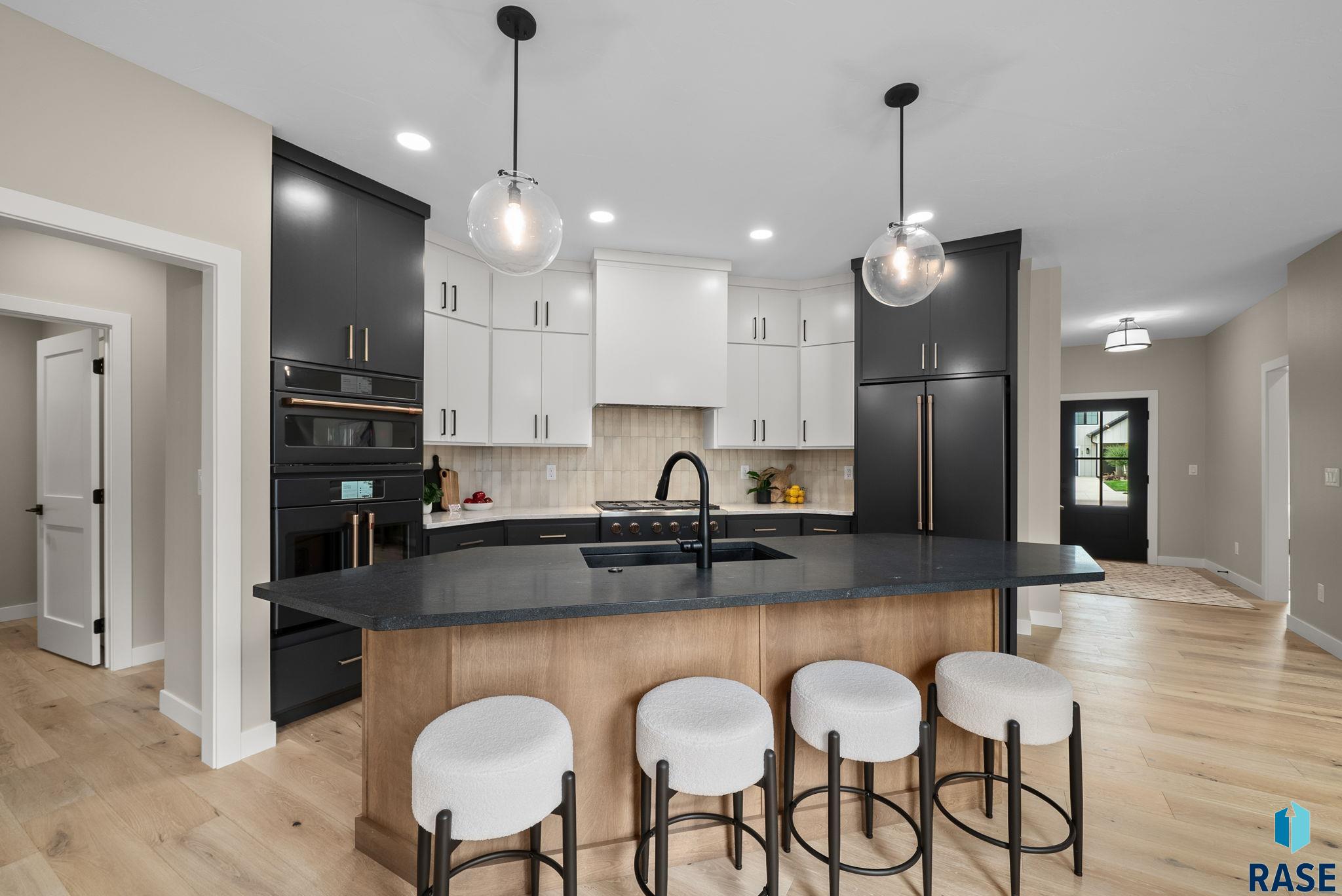 Sioux Falls, South Dakota, 57110, United States, 3 Bedrooms Bedrooms, ,3 BathroomsBathrooms,Residential,For Sale,2005643