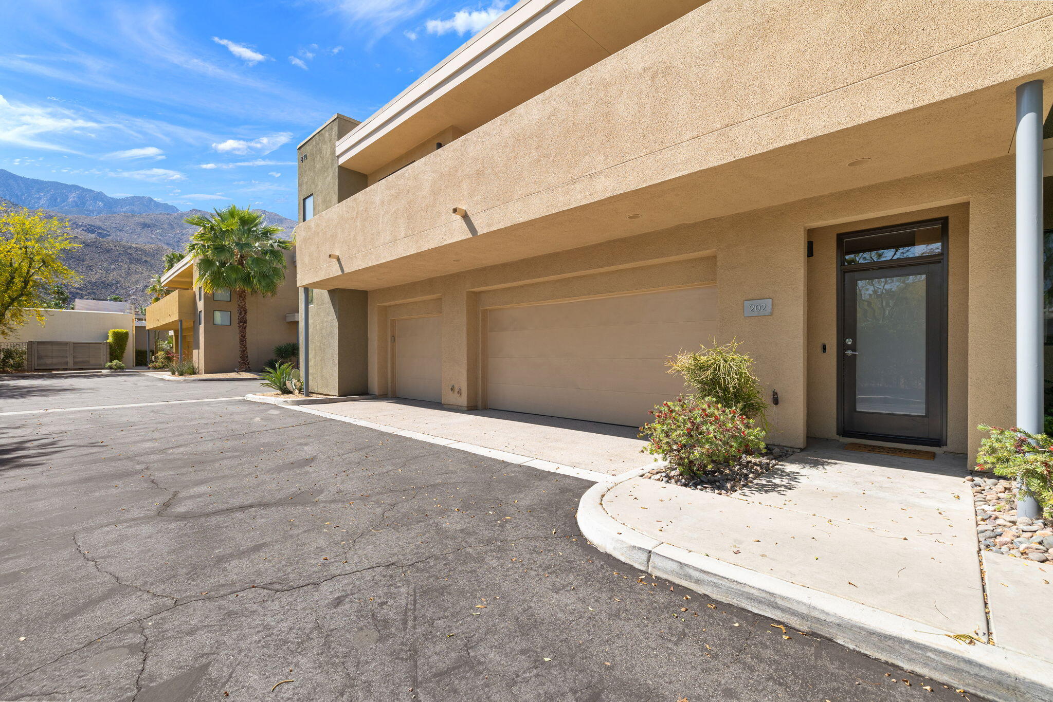 Palm Springs, California, 92264, United States, 2 Bedrooms Bedrooms, ,2 BathroomsBathrooms,Residential,For Sale,1901063