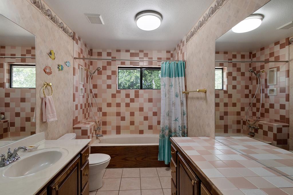 Llano, Texas, 78643, United States, 3 Bedrooms Bedrooms, ,2 BathroomsBathrooms,Residential,For Sale,1869749