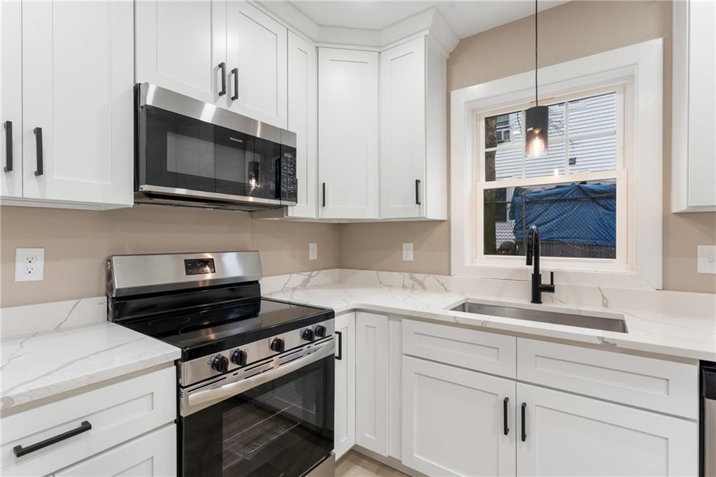 Providence, Rhode Island, 02907, United States, 6 Bedrooms Bedrooms, ,4 BathroomsBathrooms,Residential,For Sale,2005298