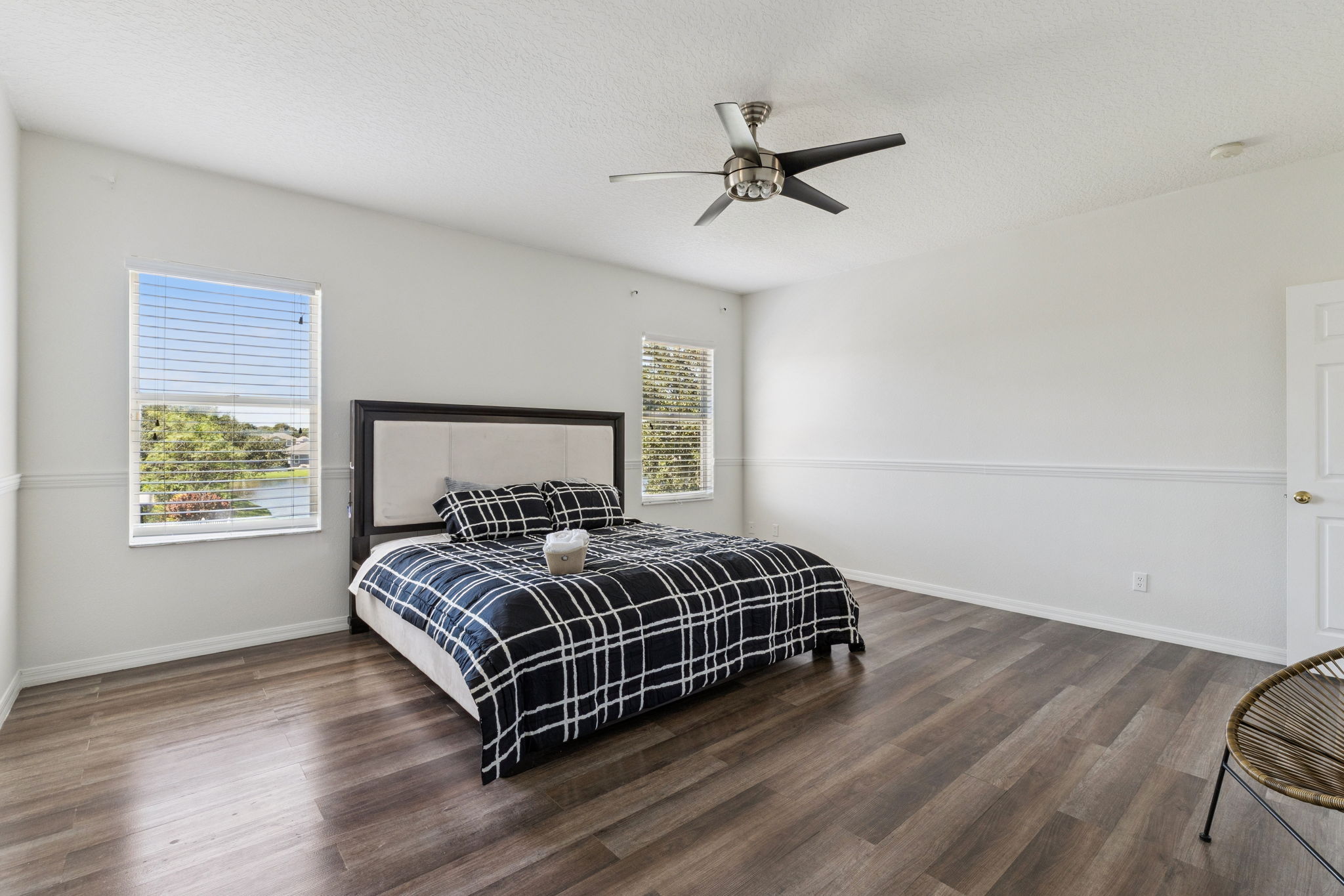 Orlando, Florida, 32825, United States, 5 Bedrooms Bedrooms, ,4 BathroomsBathrooms,Residential,For Sale,1980757