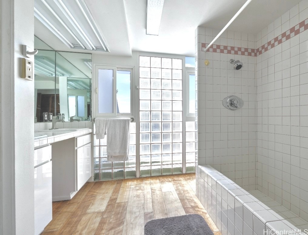 Honolulu, Hawaii, 96816, United States, 4 Bedrooms Bedrooms, ,3 BathroomsBathrooms,Residential,For Sale,1925969