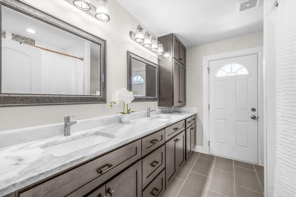 Weatherford, Texas, 76086, United States, 4 Bedrooms Bedrooms, ,3 BathroomsBathrooms,Residential,For Sale,1944820